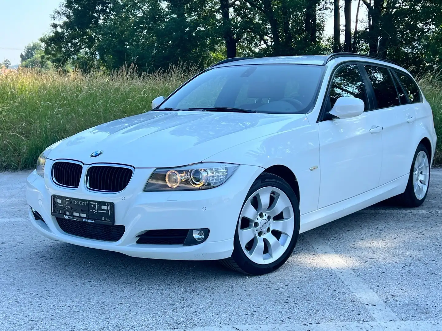 BMW 320 3 Touring 320d xDrive/M-Paket/Leder/AHK Weiß - 1