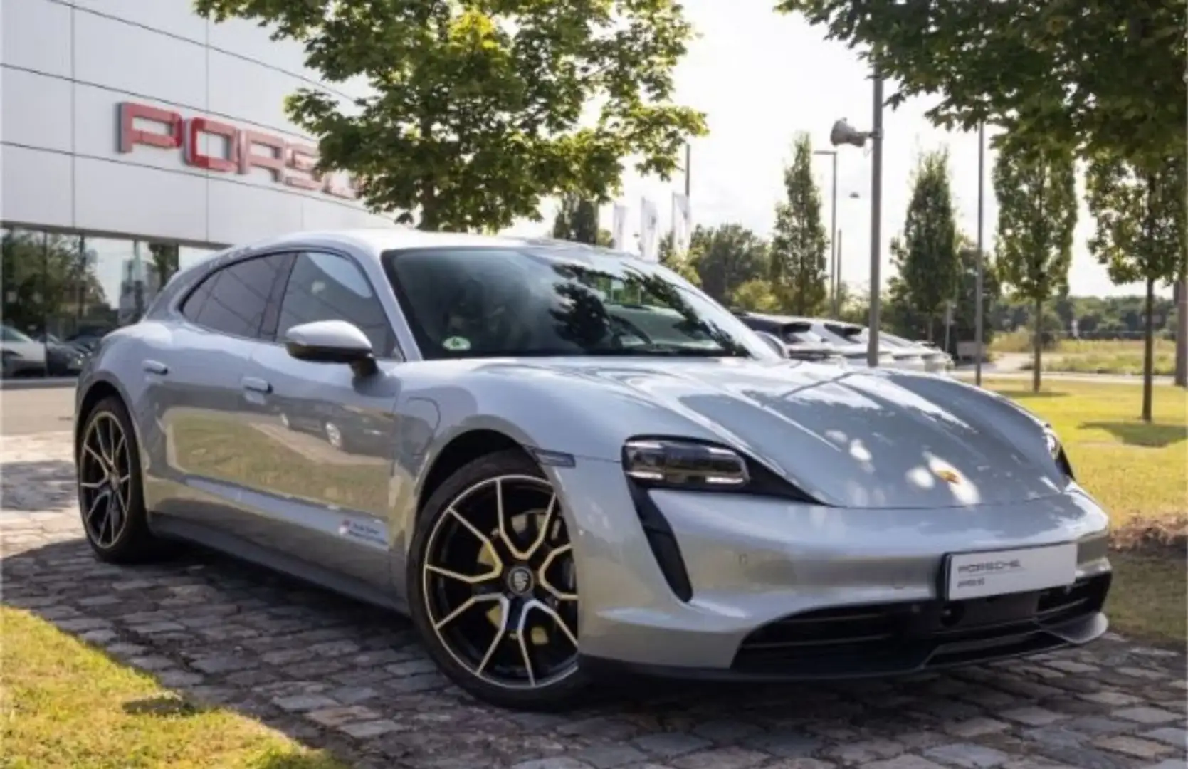 Porsche Taycan Sport Turismo GTS Argento - 2