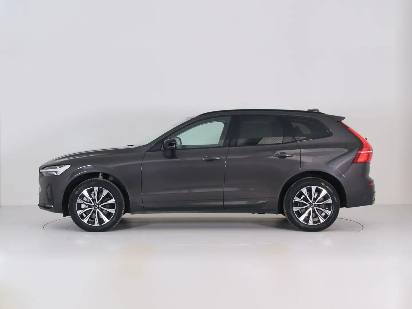 Volvo XC60 B4 (b) automatico Plus Dark Grigio - 2