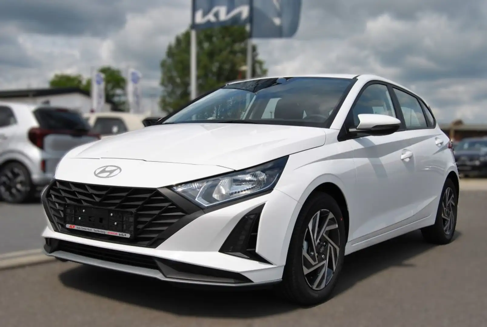 Hyundai i20 1.2 Comfort Club Weiß - 1