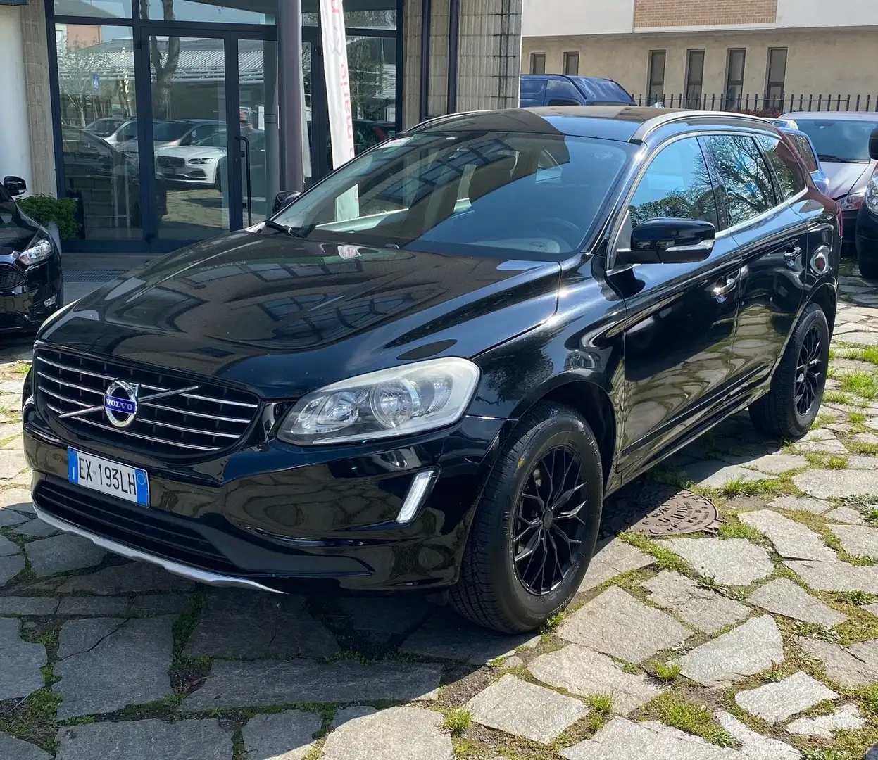 Volvo XC60 XC60 2.0 d4 Kinetic 181cv geartronic Czarny - 1