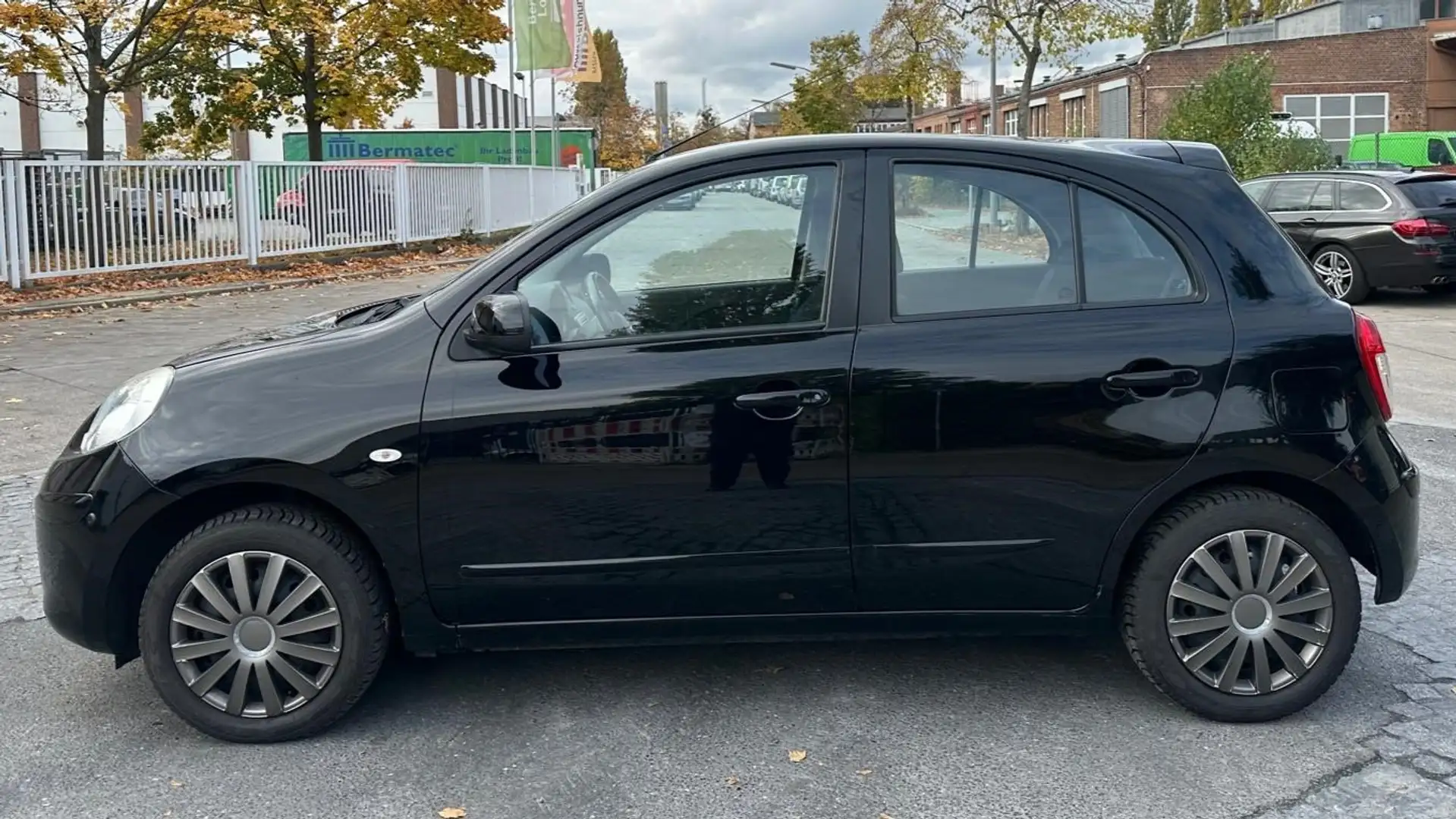 Nissan Micra Acenta Schwarz - 2