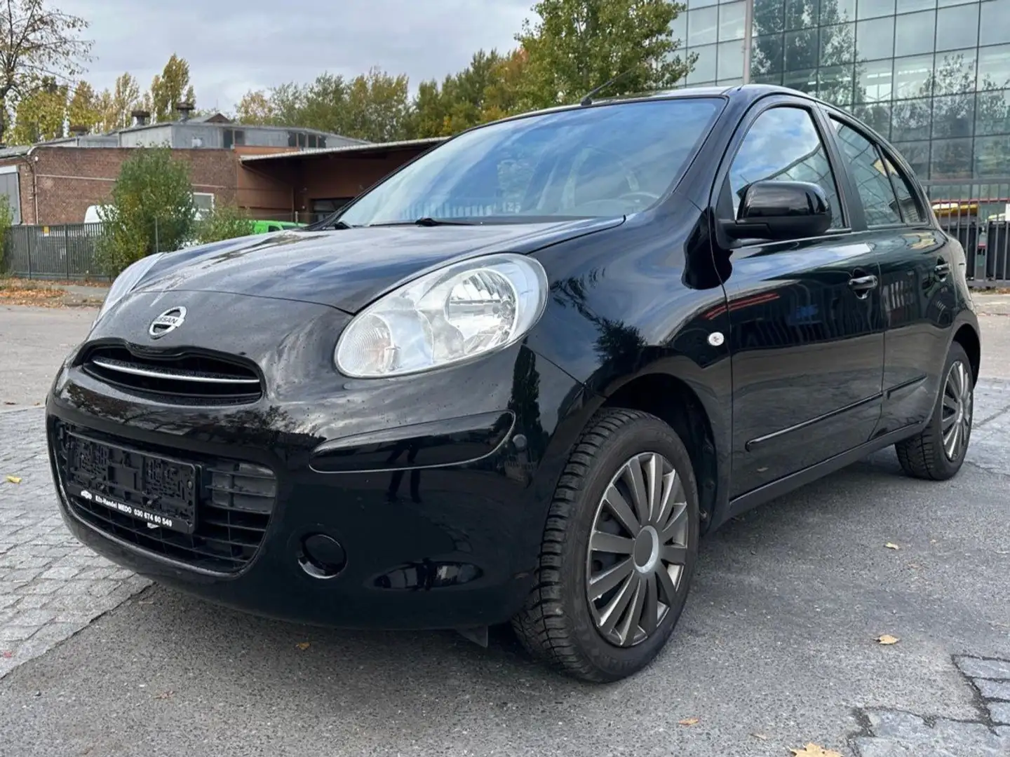 Nissan Micra Acenta Schwarz - 1