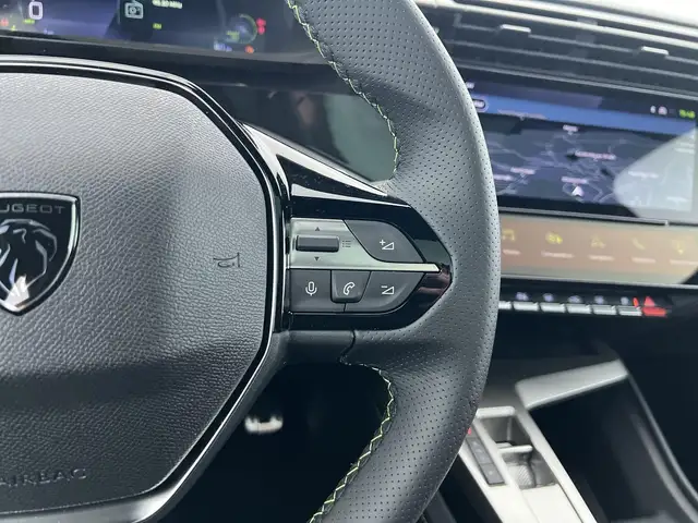 Peugeot 308 view 9