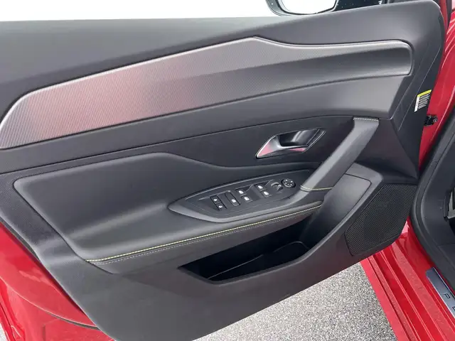 Peugeot 308 view 11