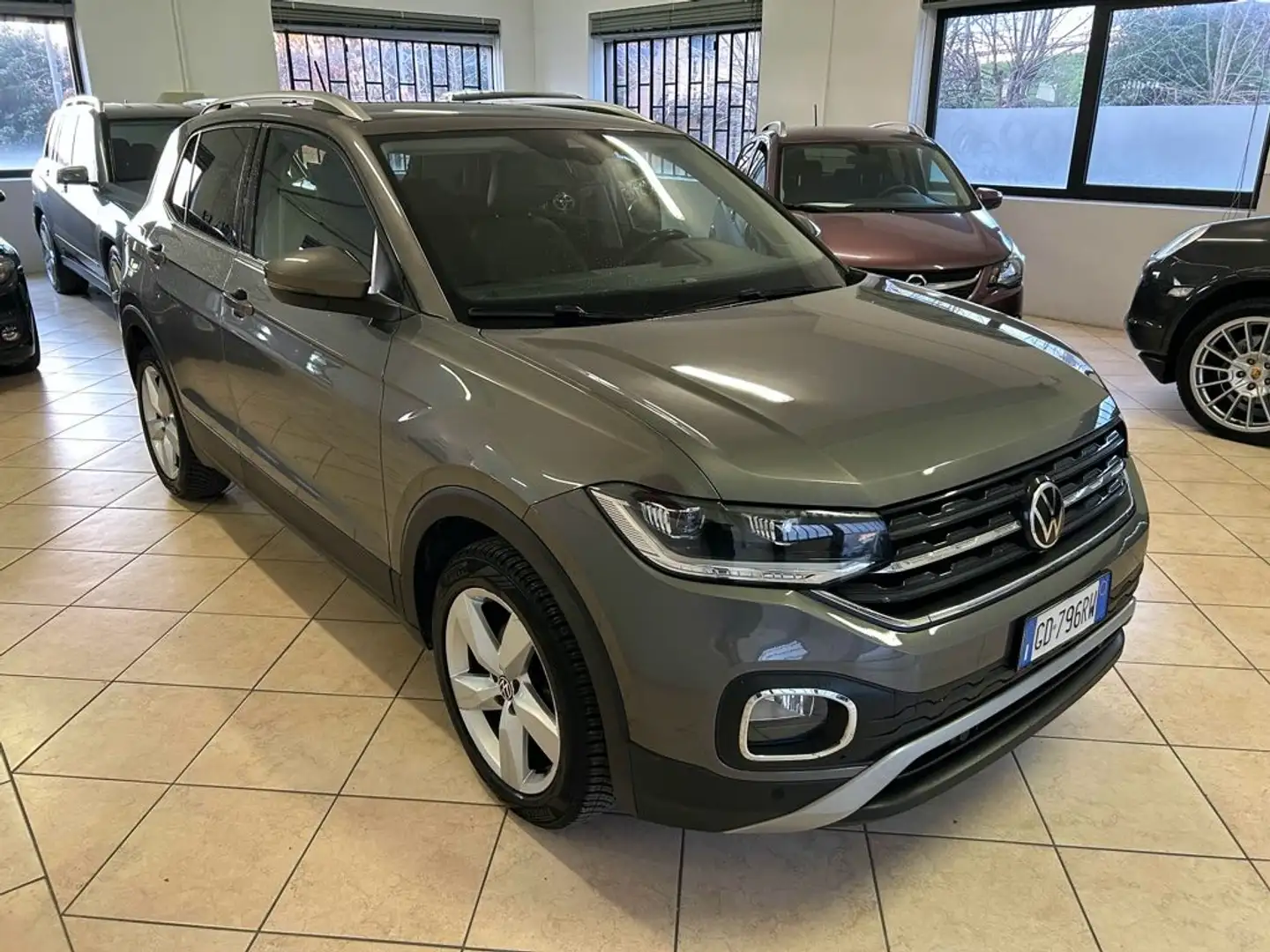 Volkswagen T-Cross 1.0 TSI 110 CV Advanced Grau - 2