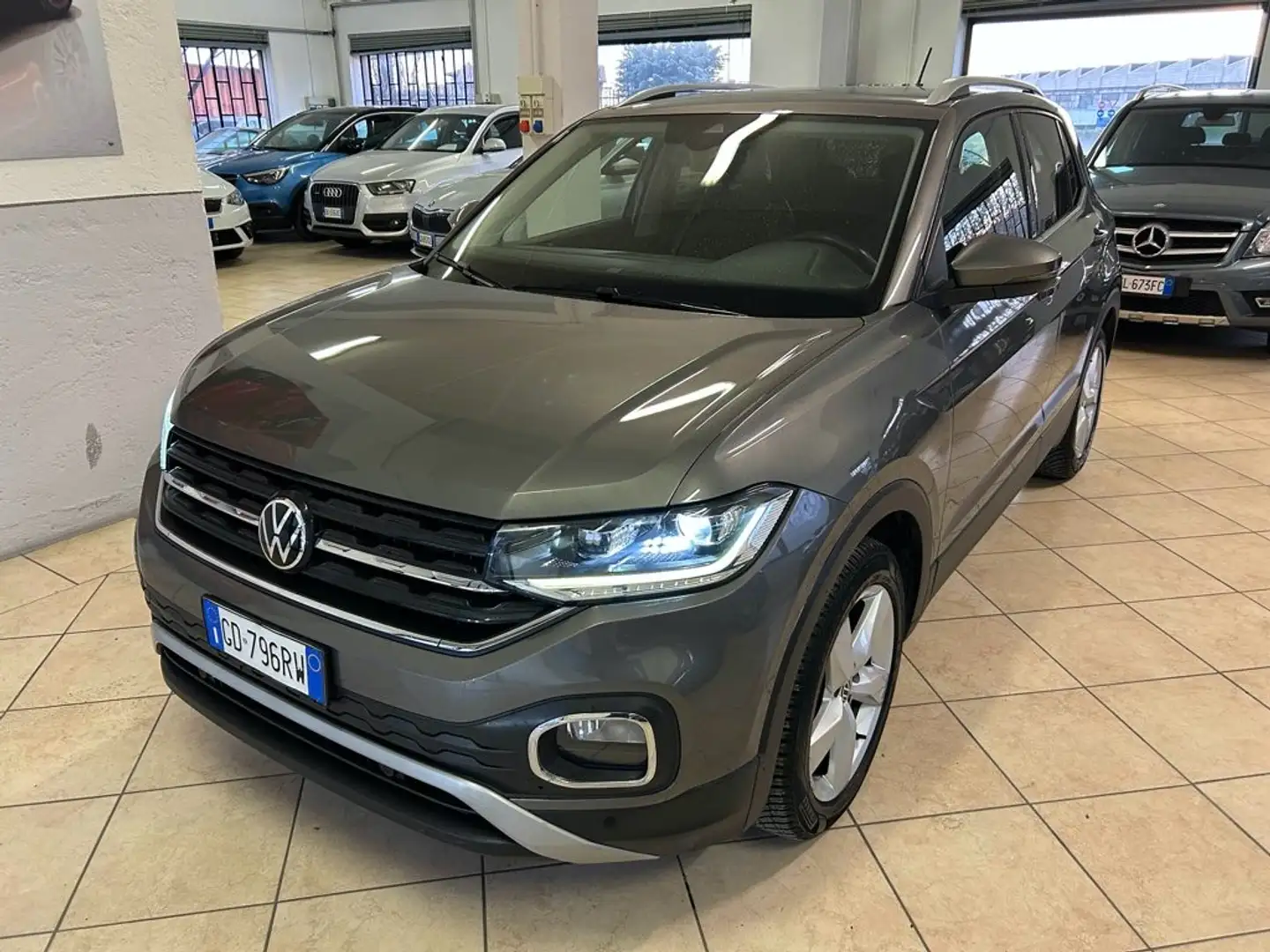 Volkswagen T-Cross 1.0 TSI 110 CV Advanced Grau - 1