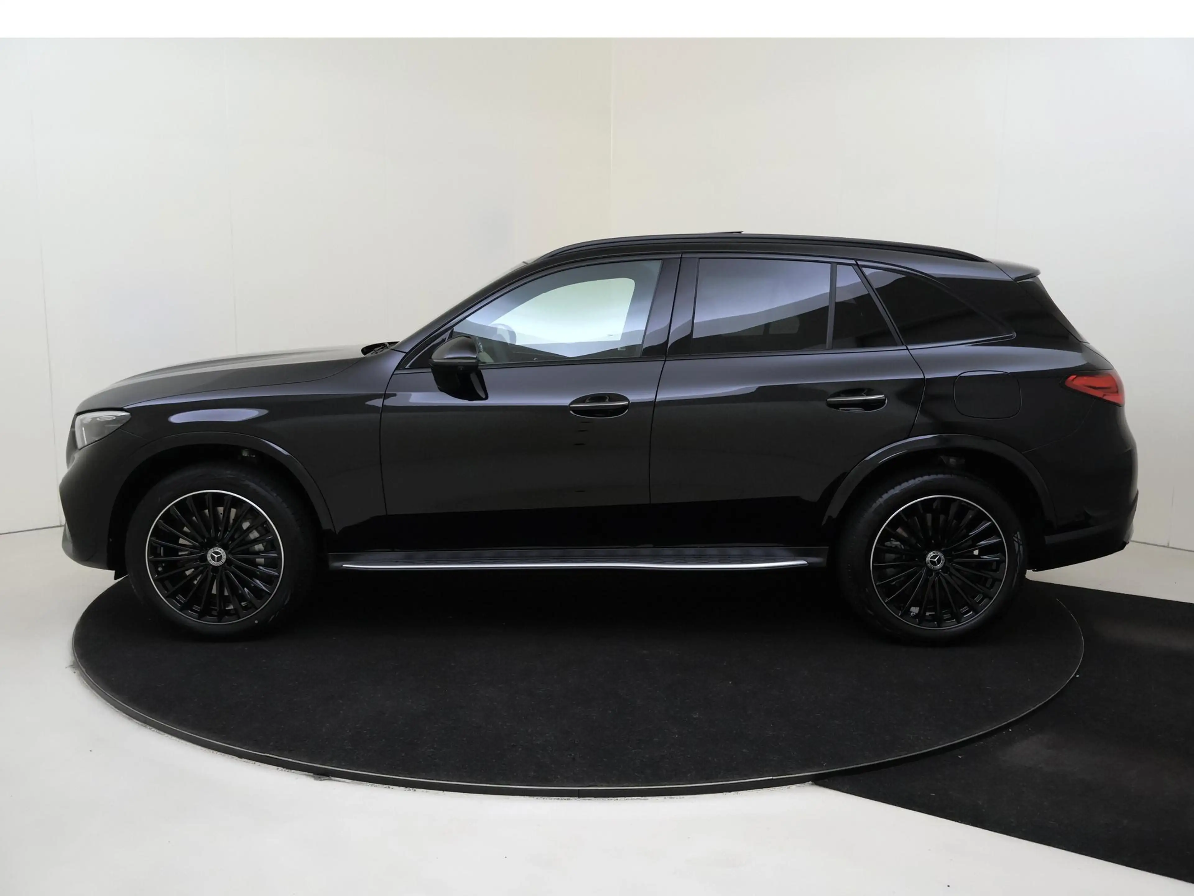 Mercedes-Benz GLC 300 300e 4MATIC Business Solution AMG — photo 8
