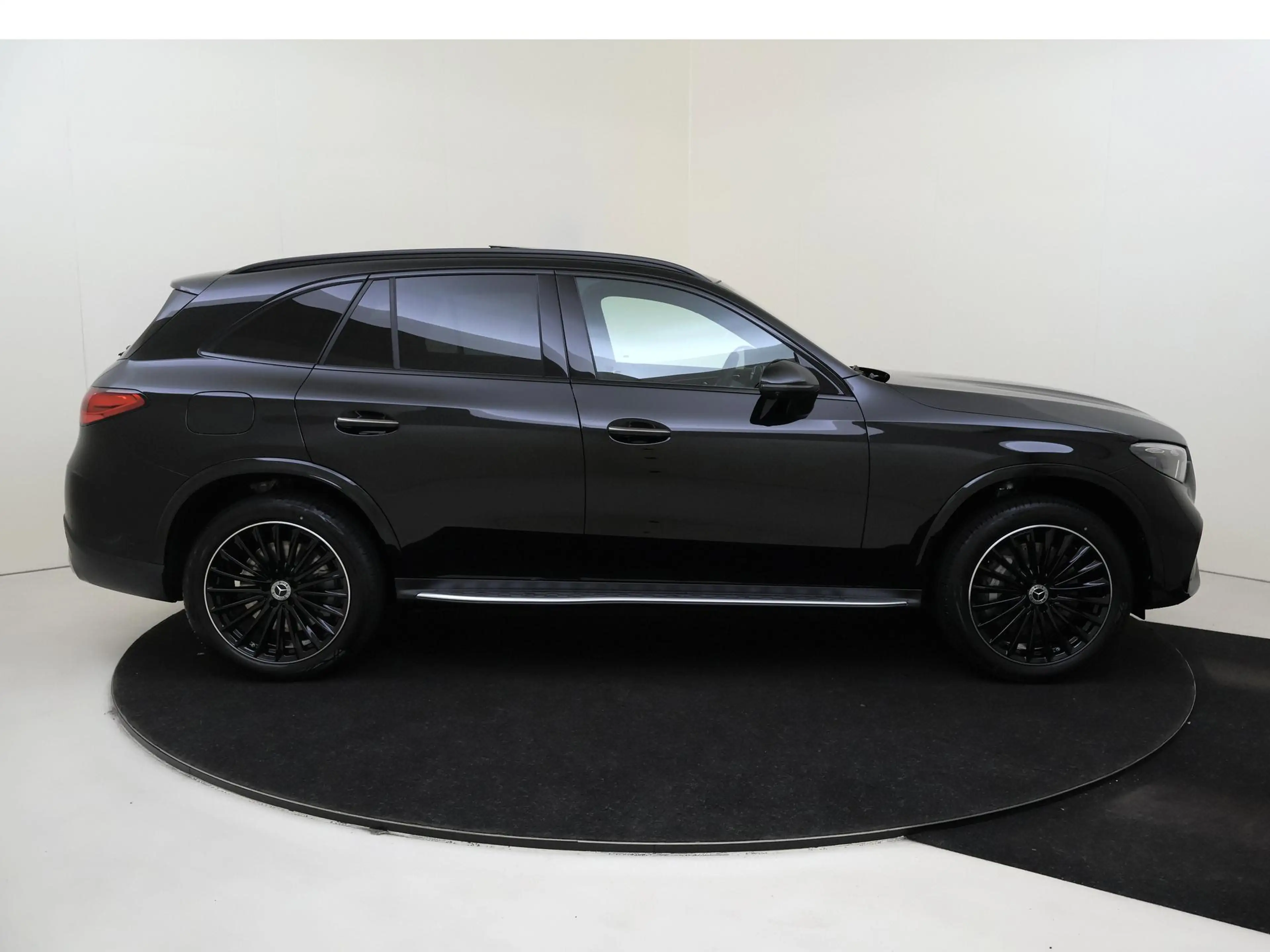 Mercedes-Benz GLC 300 300e 4MATIC Business Solution AMG — photo 9