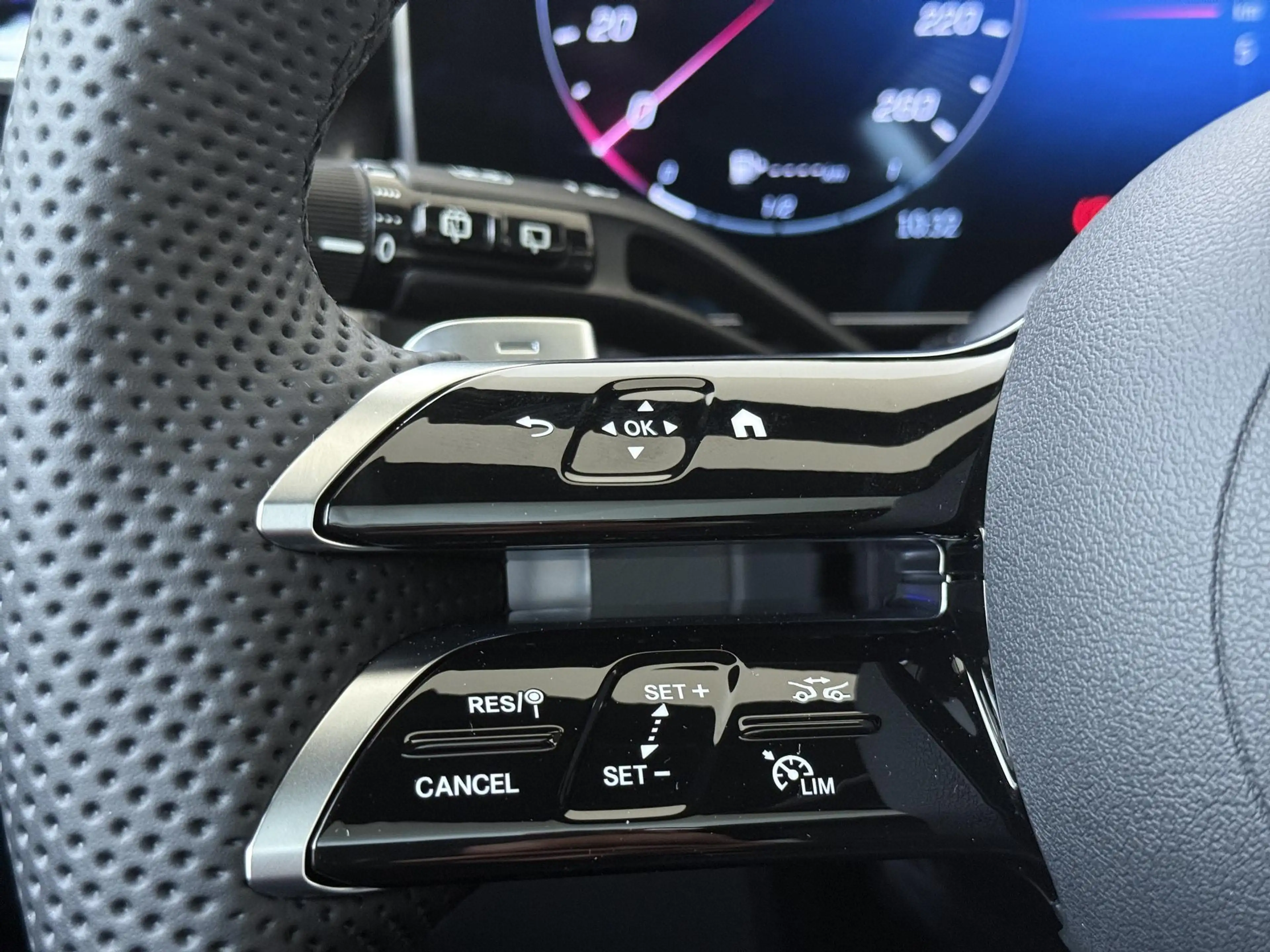 Mercedes-Benz GLC 300 300e 4MATIC Business Solution AMG — photo 12