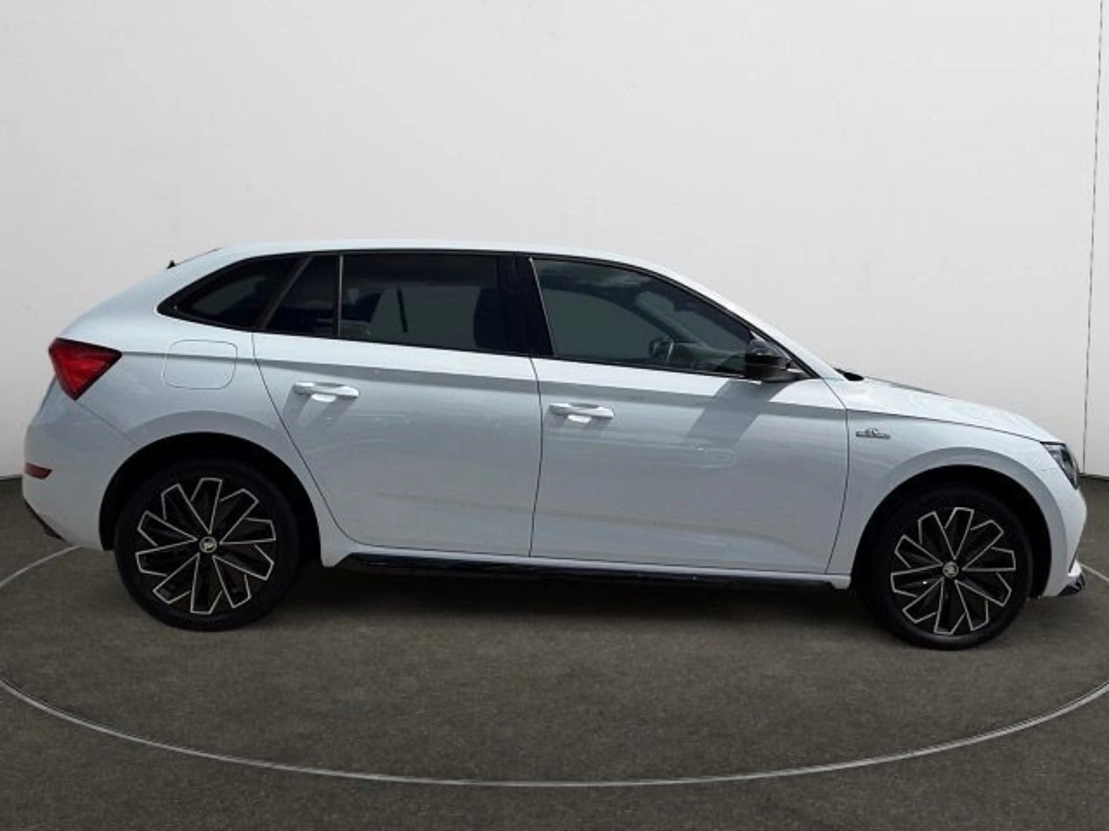 Skoda Scala 1.5 TSI DSG Monte Carlo Navi,Frontscheibe — photo 6