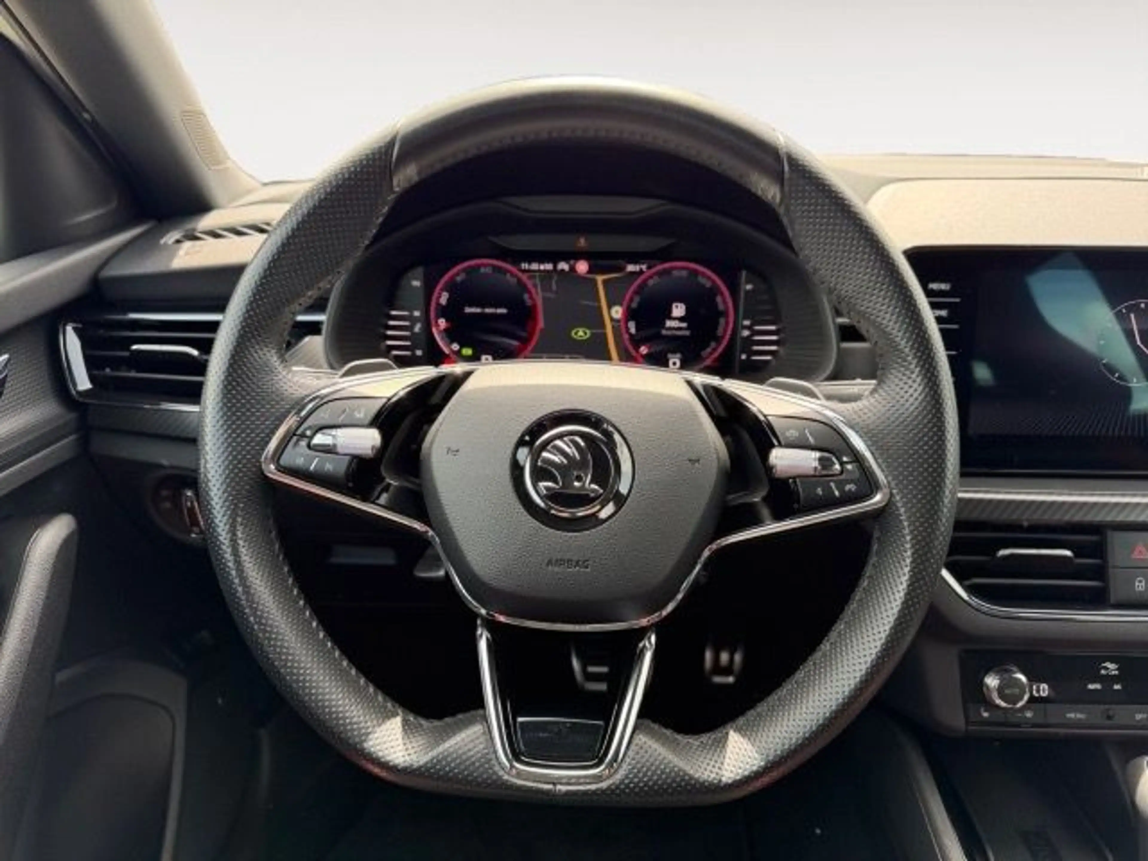 Skoda Scala 1.5 TSI DSG Monte Carlo Navi,Frontscheibe — photo 12