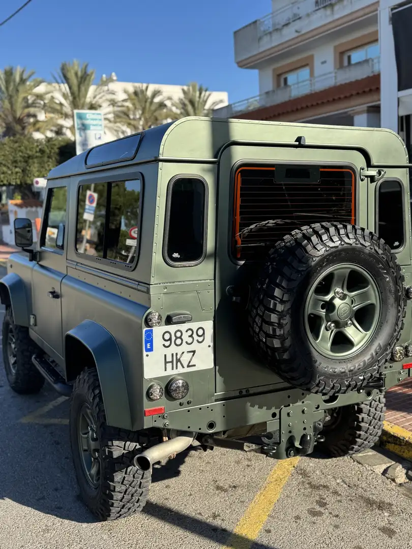 Land Rover Defender 90 SW SE - 2