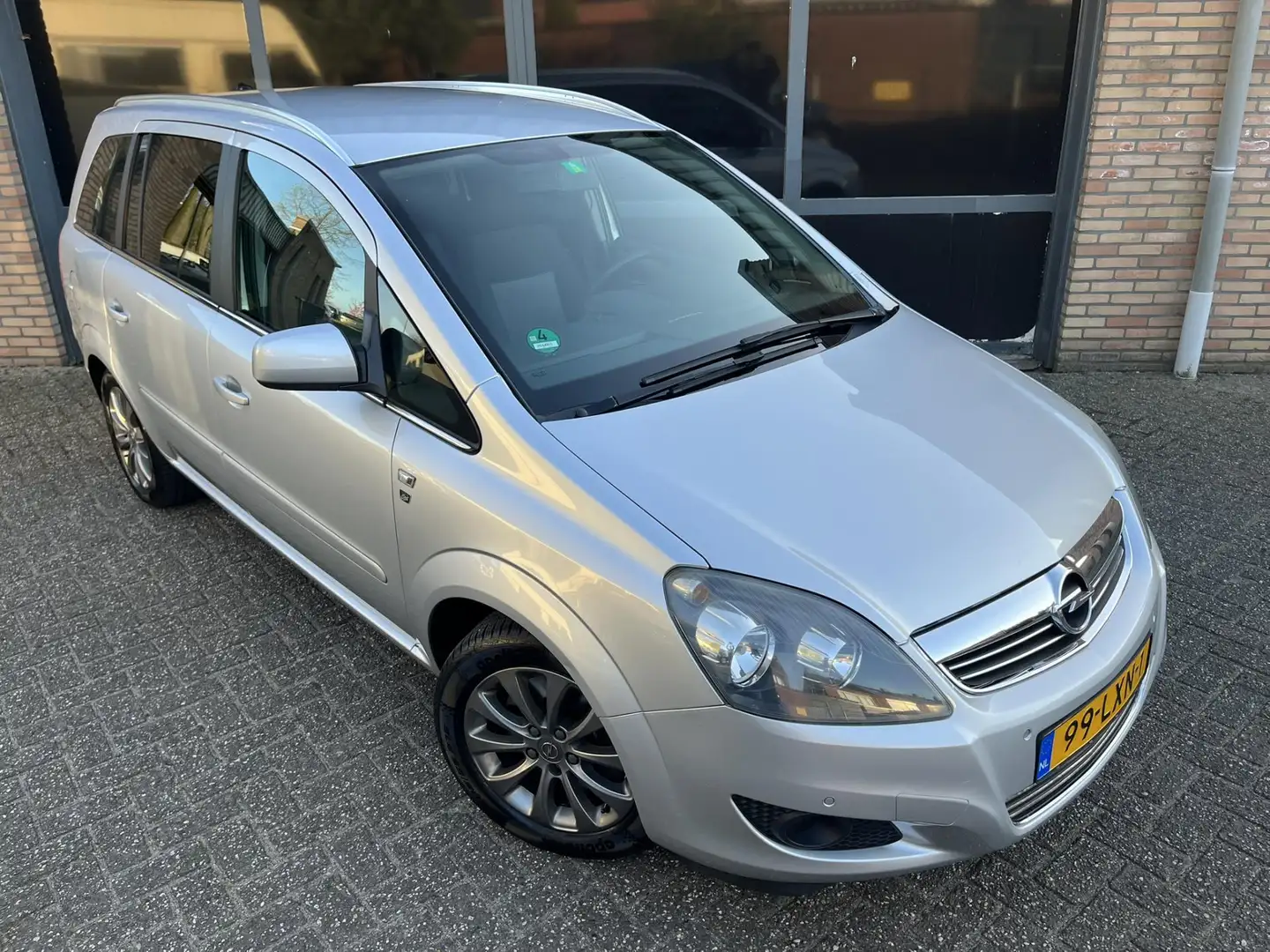 Opel Zafira 2.2 111 years Edition Trekhaak 7-persoons 150PK! Gri - 2