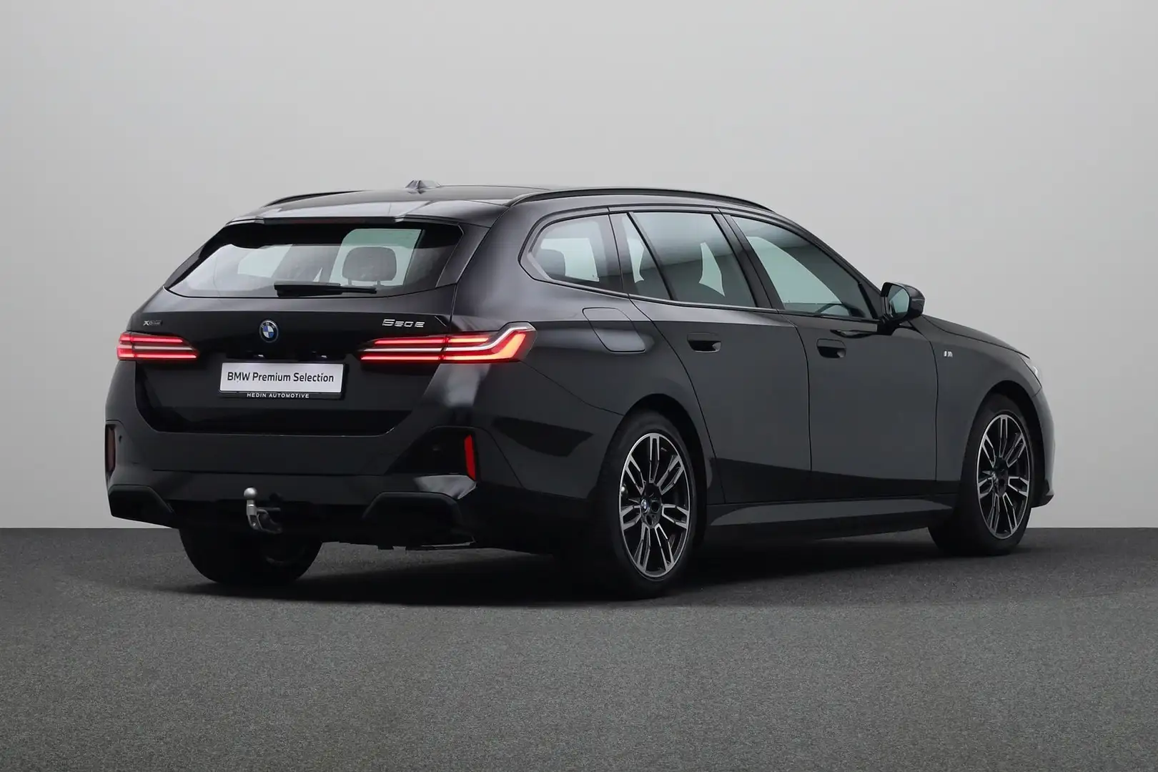 BMW 550 5-serie Touring 550e xDrive | Glazen Panoramadak | Zwart - 2