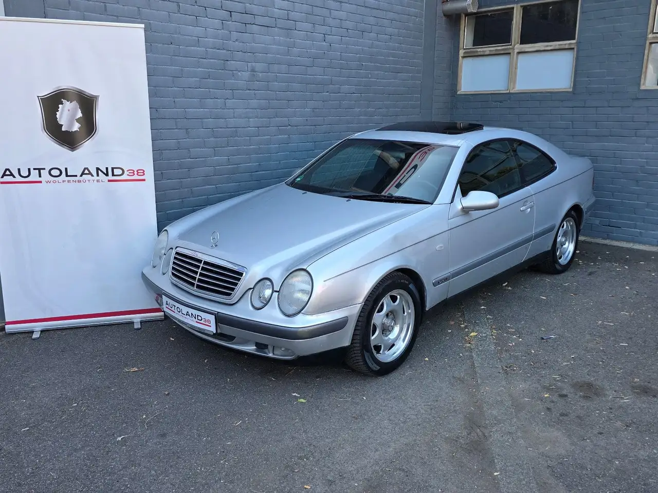 Mercedes-Benz CLK 200 SPORT Automatik Klima Shd Shz TÜV NEU, foto 1