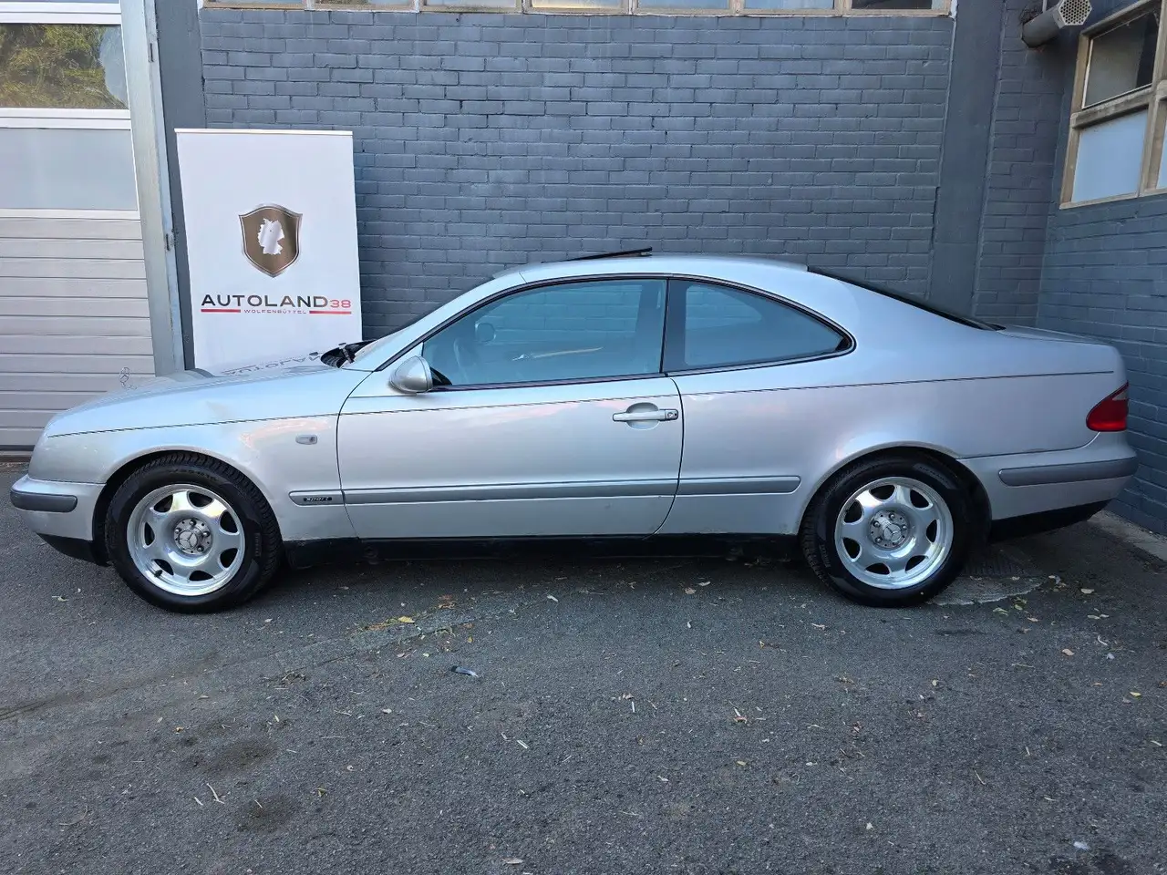 Mercedes-Benz CLK 200 SPORT Automatik Klima Shd Shz TÜV NEU, foto 4