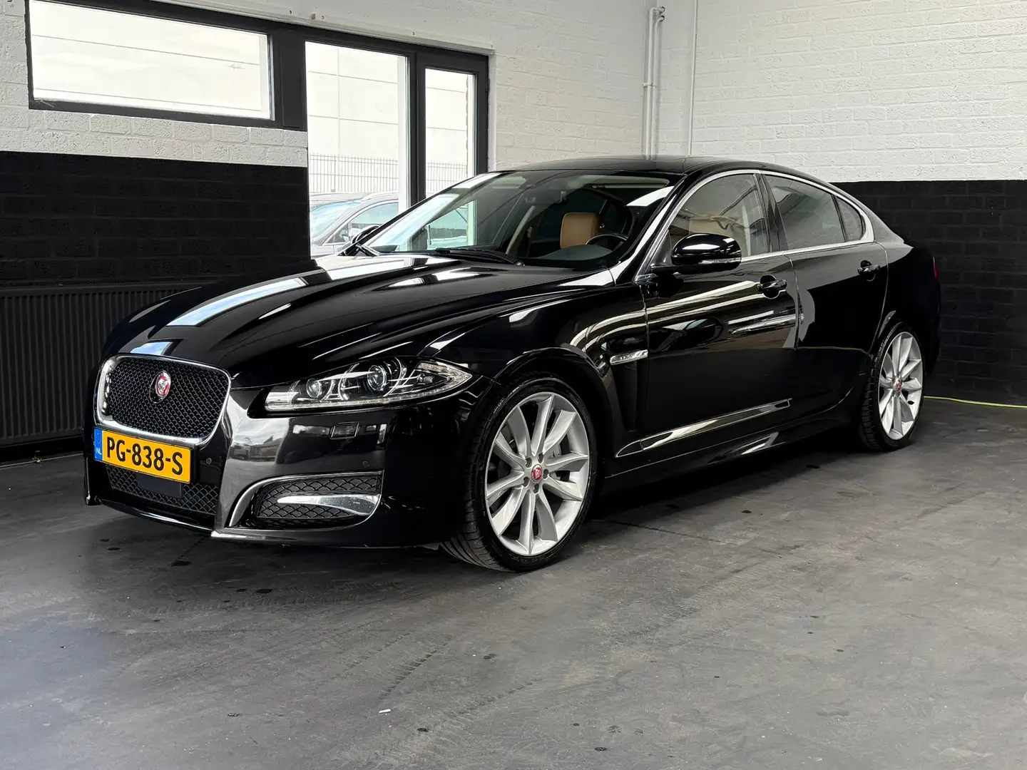 Jaguar XF 3.0D S R-Sport | Uniek | 65.000km | Top onderhoud Noir - 2