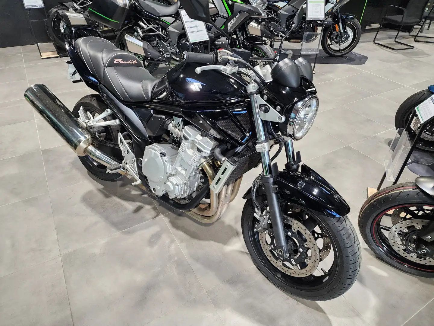 Suzuki GSF 650 Negro - 2