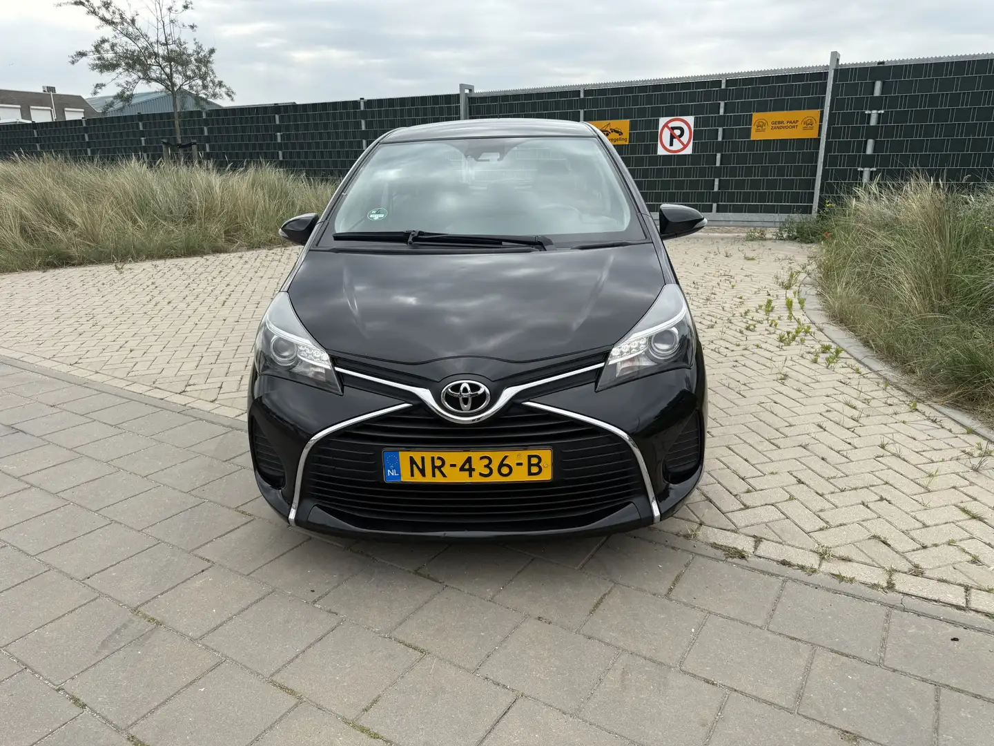Toyota Yaris 1.0 VVT-i Trend Zwart - 1