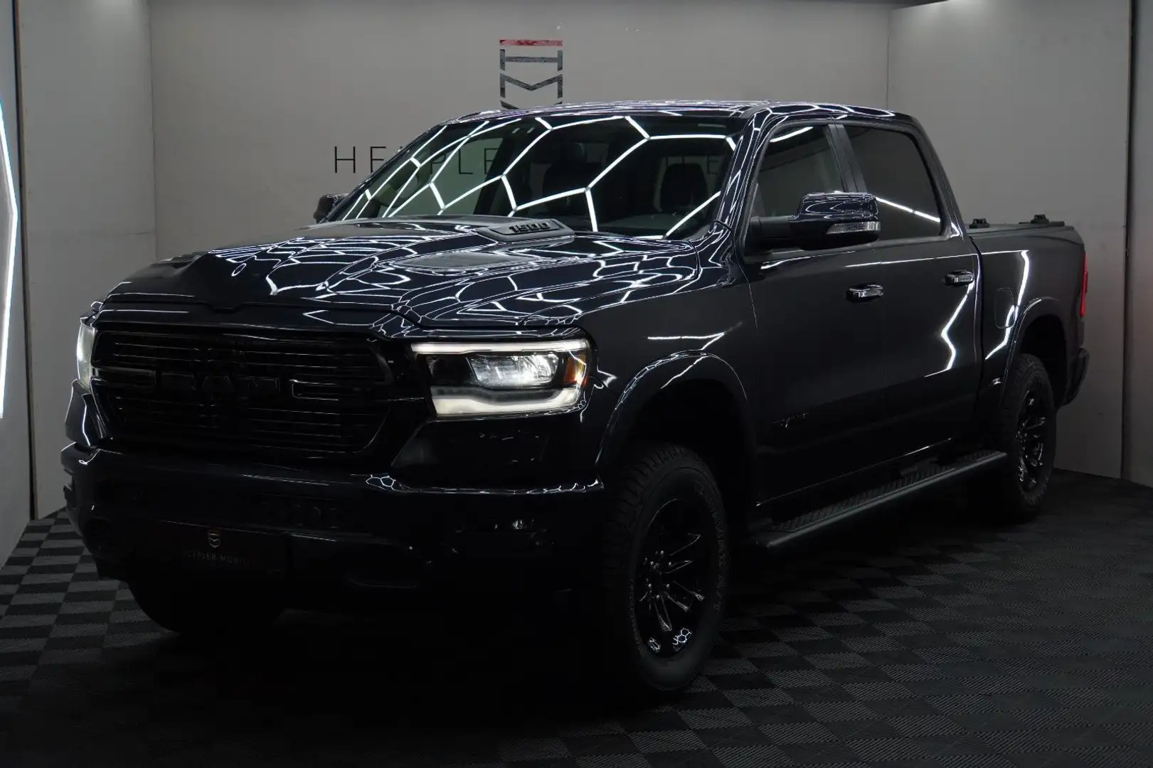 Dodge RAM 5,7 Hemi Laramie 4x4,12"DisplaySitzlüft+Heiz Black - 2