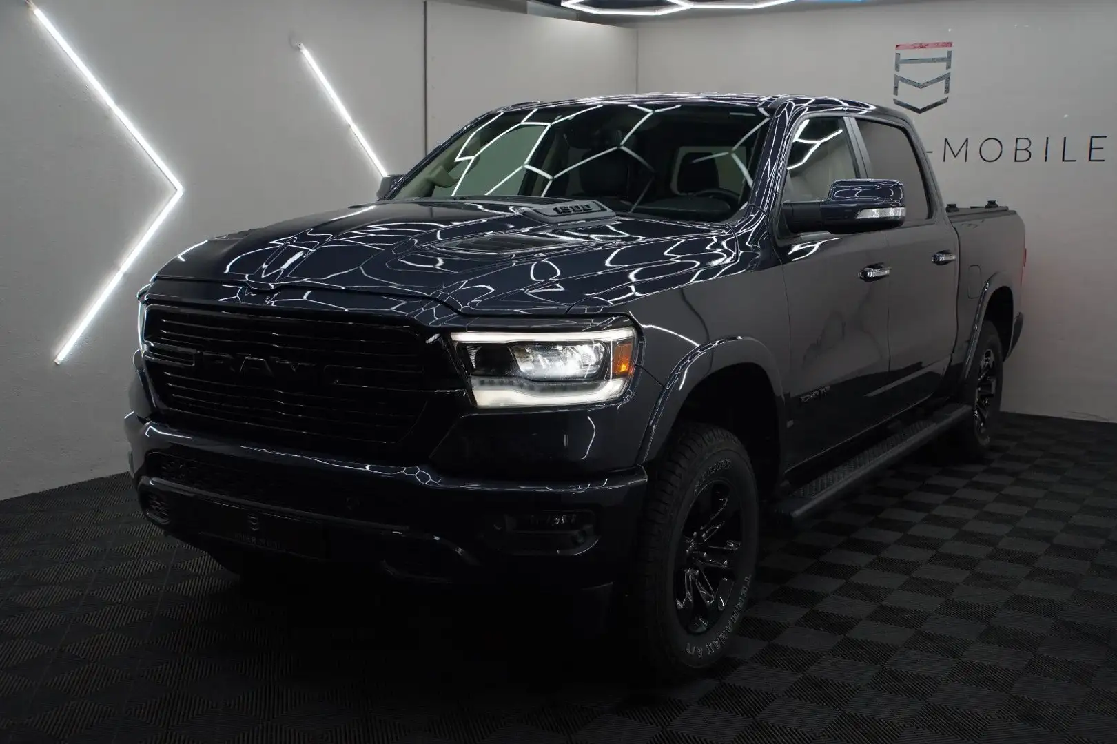 Dodge RAM 5,7 Hemi Laramie 4x4,12"DisplaySitzlüft+Heiz Schwarz - 1