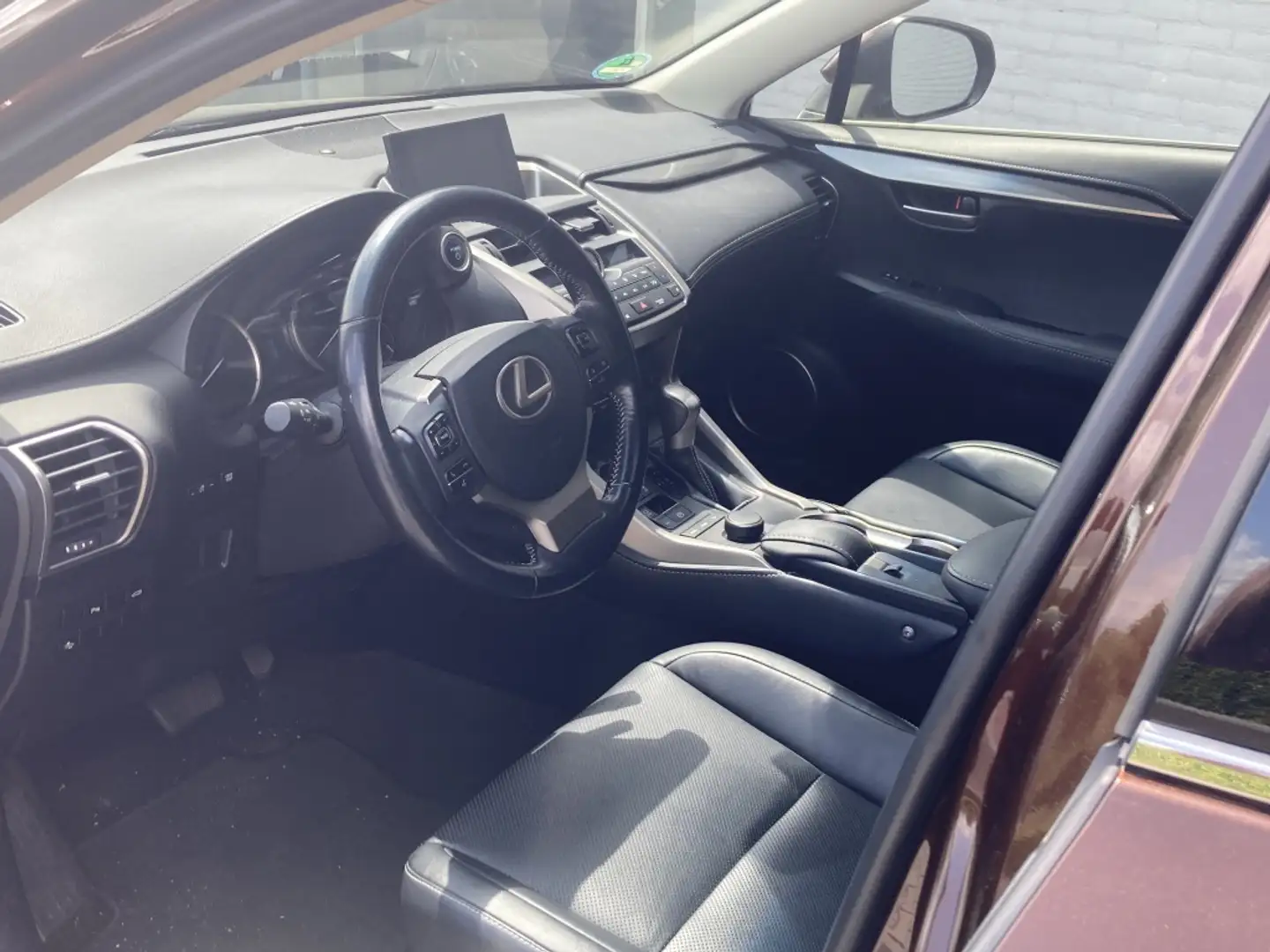 Lexus NX 300h Hybrid AWD Luxury Line Automaat | Trekhaak | Schui Brun - 2