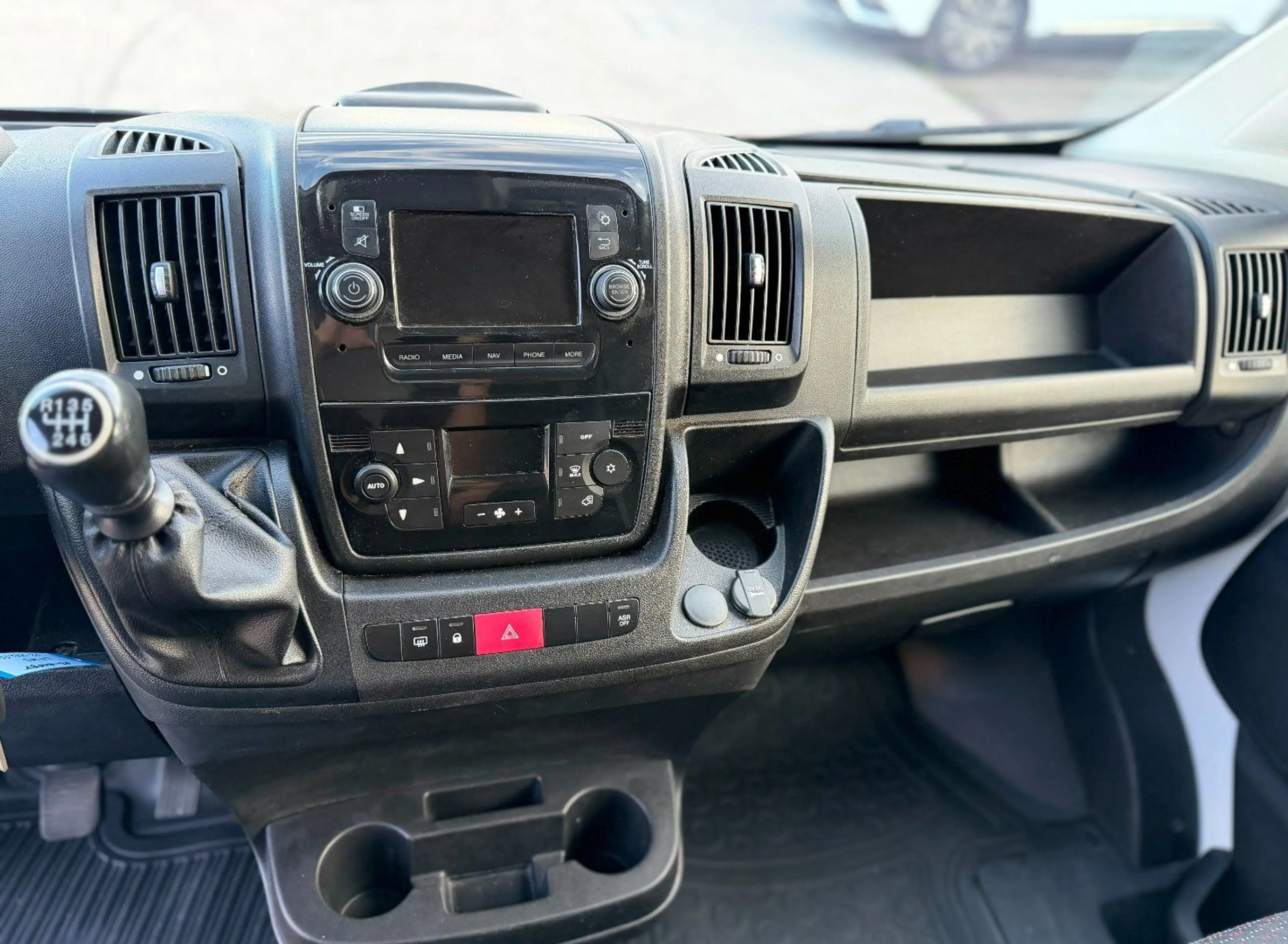 Peugeot Boxer 2.2 BlueHDi 140 L4H2 — photo 14