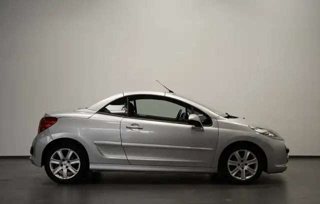 Peugeot 207 view 4
