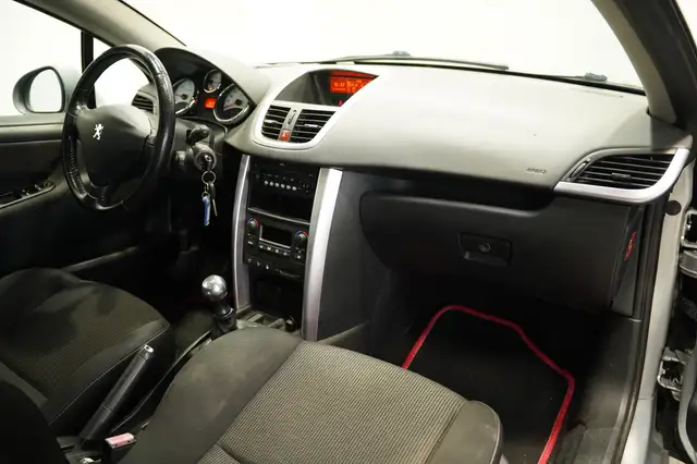 Peugeot 207 view 9