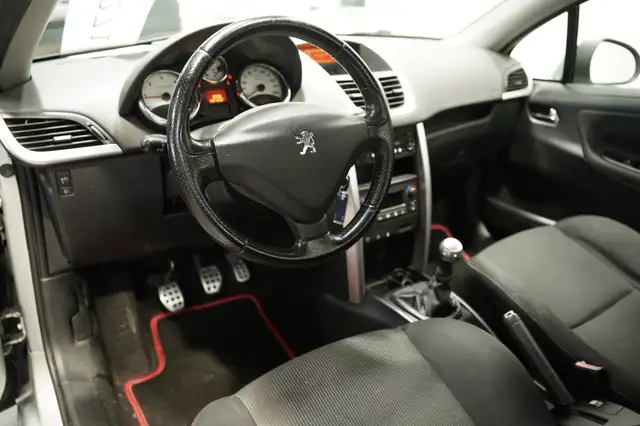 Peugeot 207 view 7