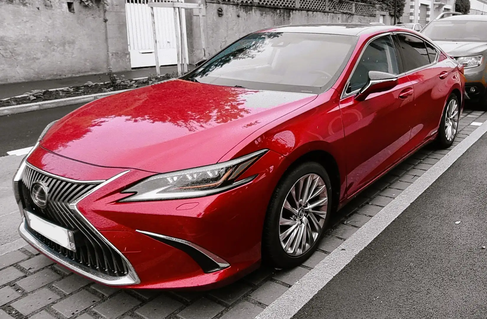 Lexus ES 300 ES 300hExecutive Červená - 1