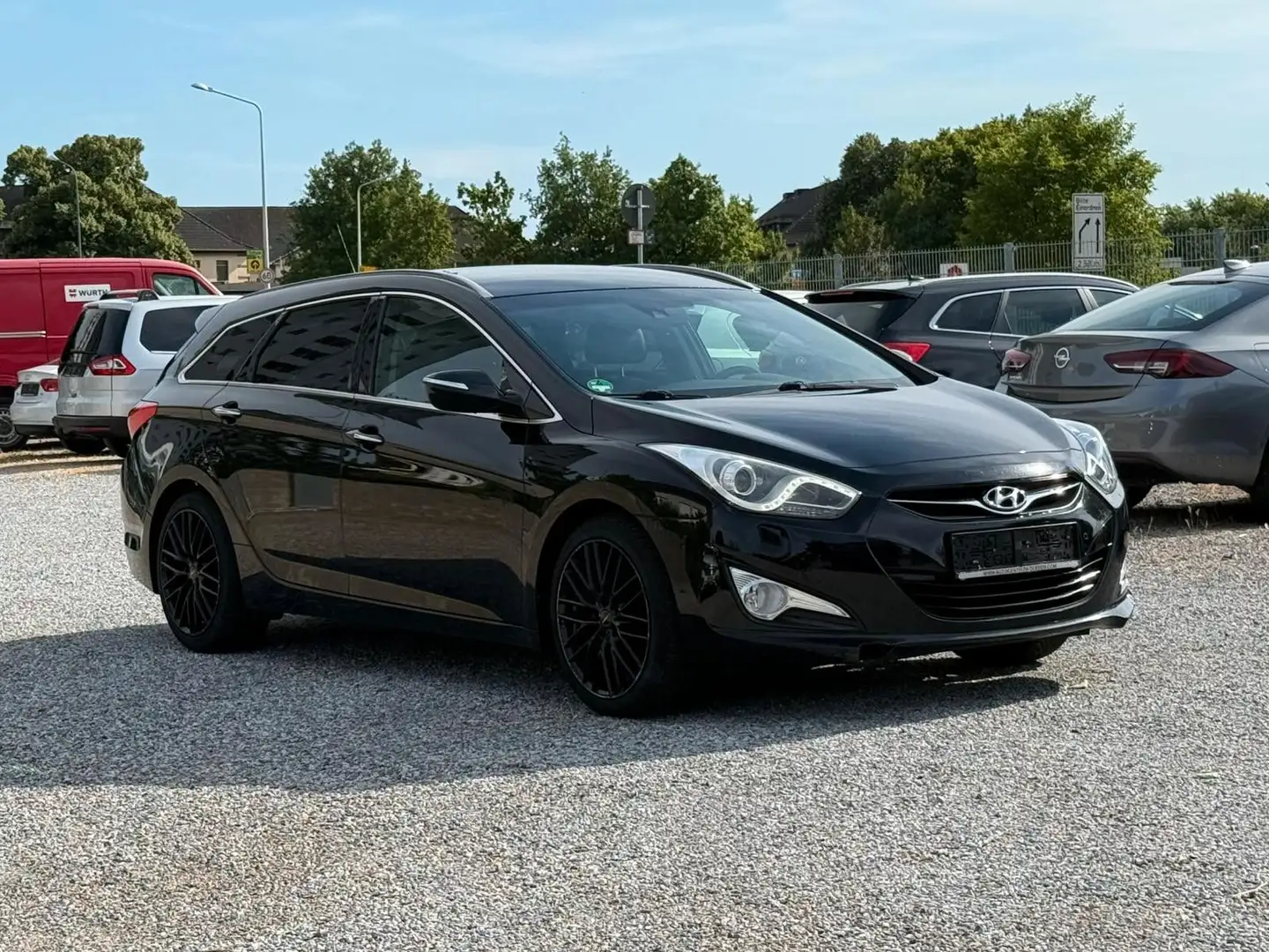 Hyundai i40 cw Premium 2.0i XENON+LEDER+NAVI+KAMERA+AHK Zwart - 1