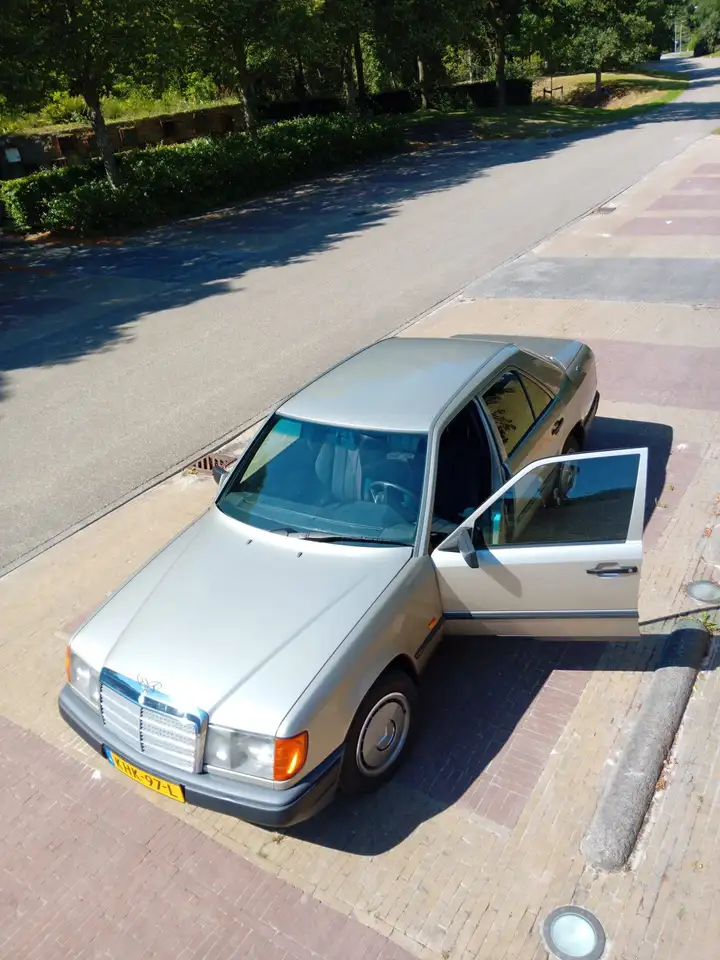 Mercedes-Benz 200