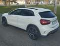 Mercedes-Benz GLA 200 D 4Matic Premium Night Edition bijela - thumbnail 4