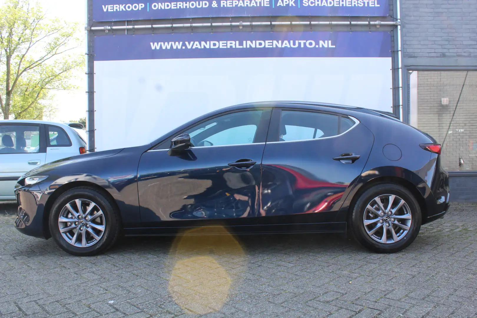 Mazda 3 2.0 e-SkyActiv-G M Hybrid 122 Airco l Parkeersenso Modrá - 2