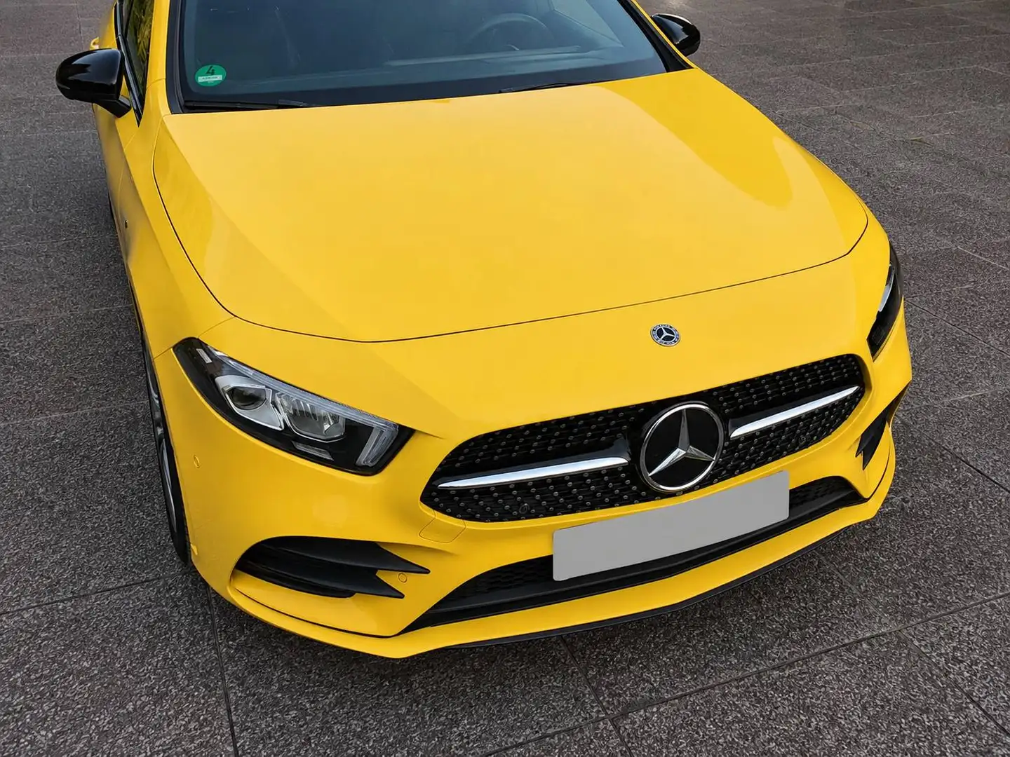 Mercedes-Benz A 250 Mercedes-Benz A 250 e AMG Line | Solar-Gelb | Nigh Gelb - 2