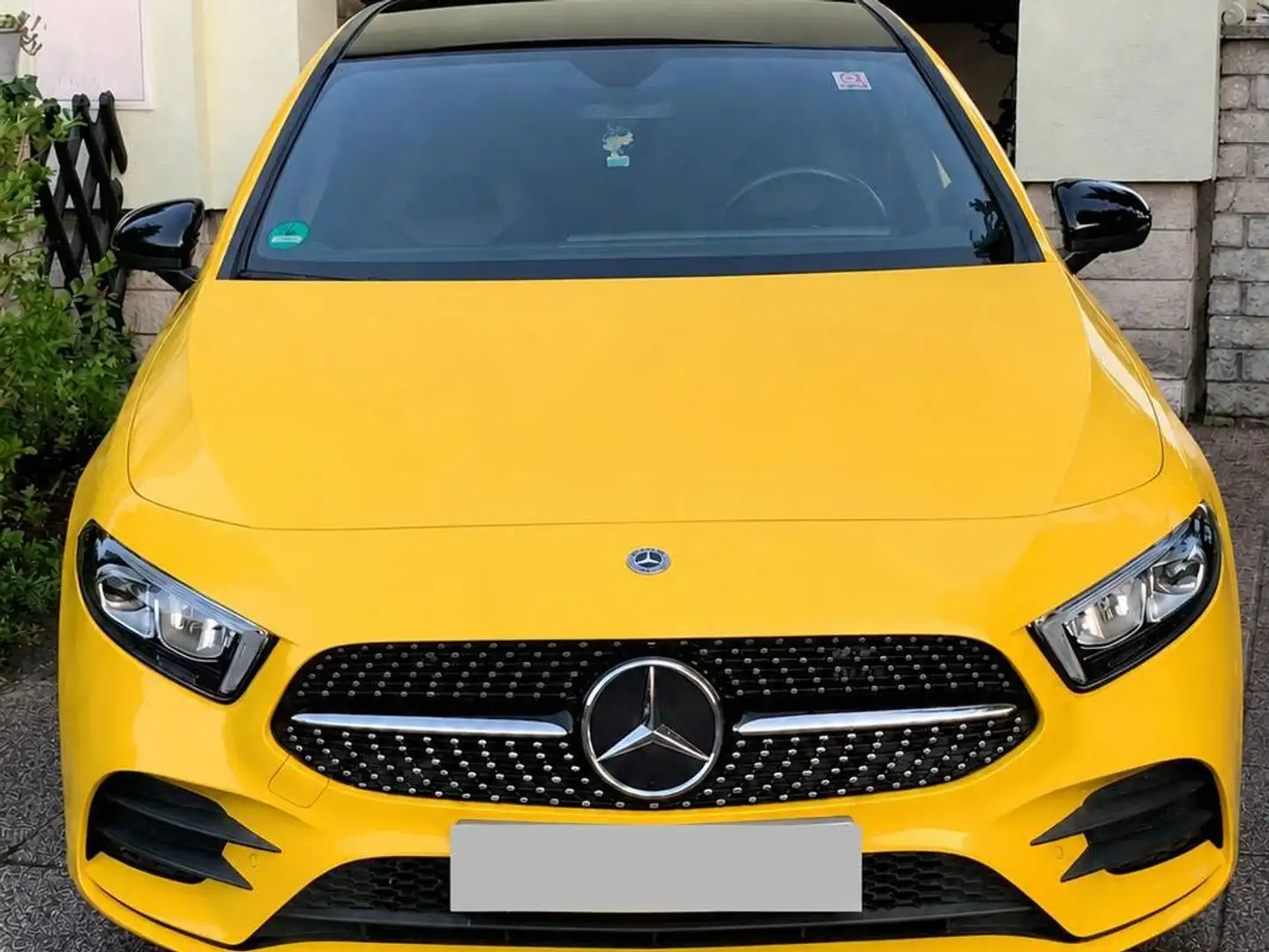 Mercedes-Benz A 250 Mercedes-Benz A 250 e AMG Line | Solar-Gelb | Nigh Gelb - 1