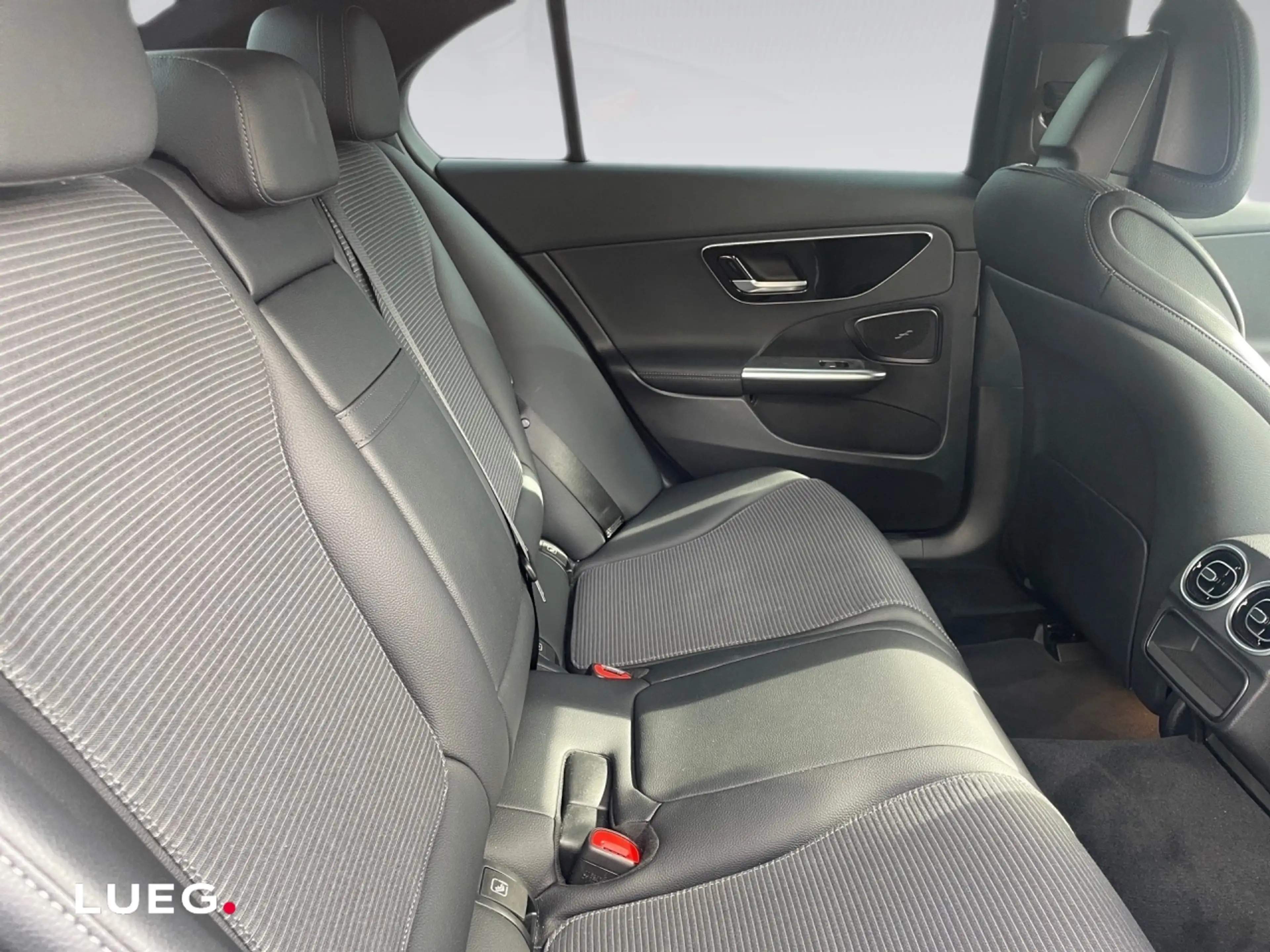 Mercedes-Benz C 200 d Airpanel Perf AUT Akustikglas Kam. LED — photo 13