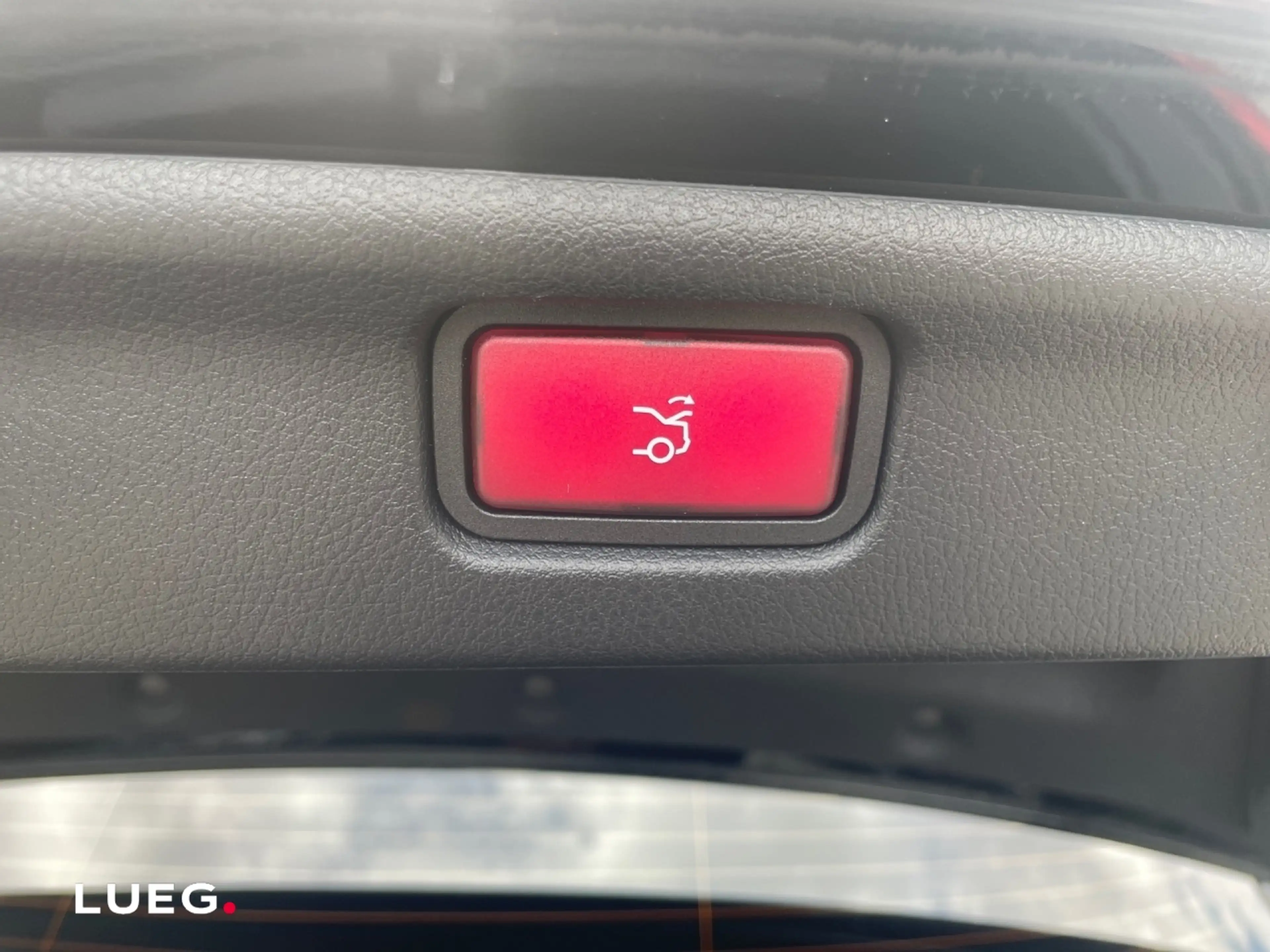 Mercedes-Benz C 200 d Airpanel Perf AUT Akustikglas Kam. LED — photo 17