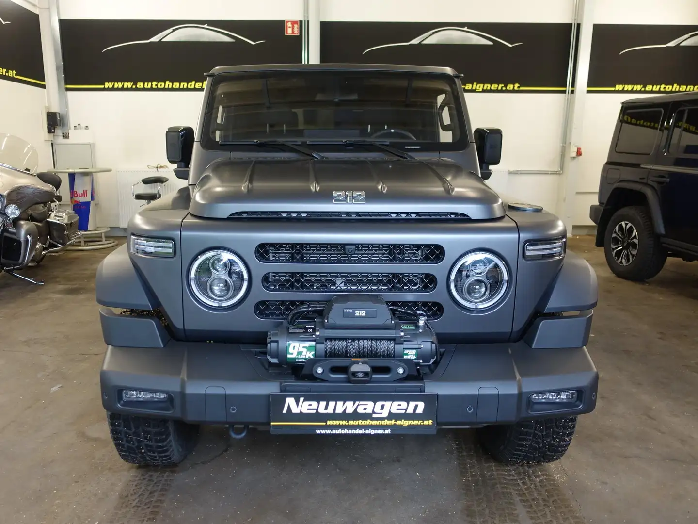 BAW 212 4x4 AUTOMATIK Grau - 2