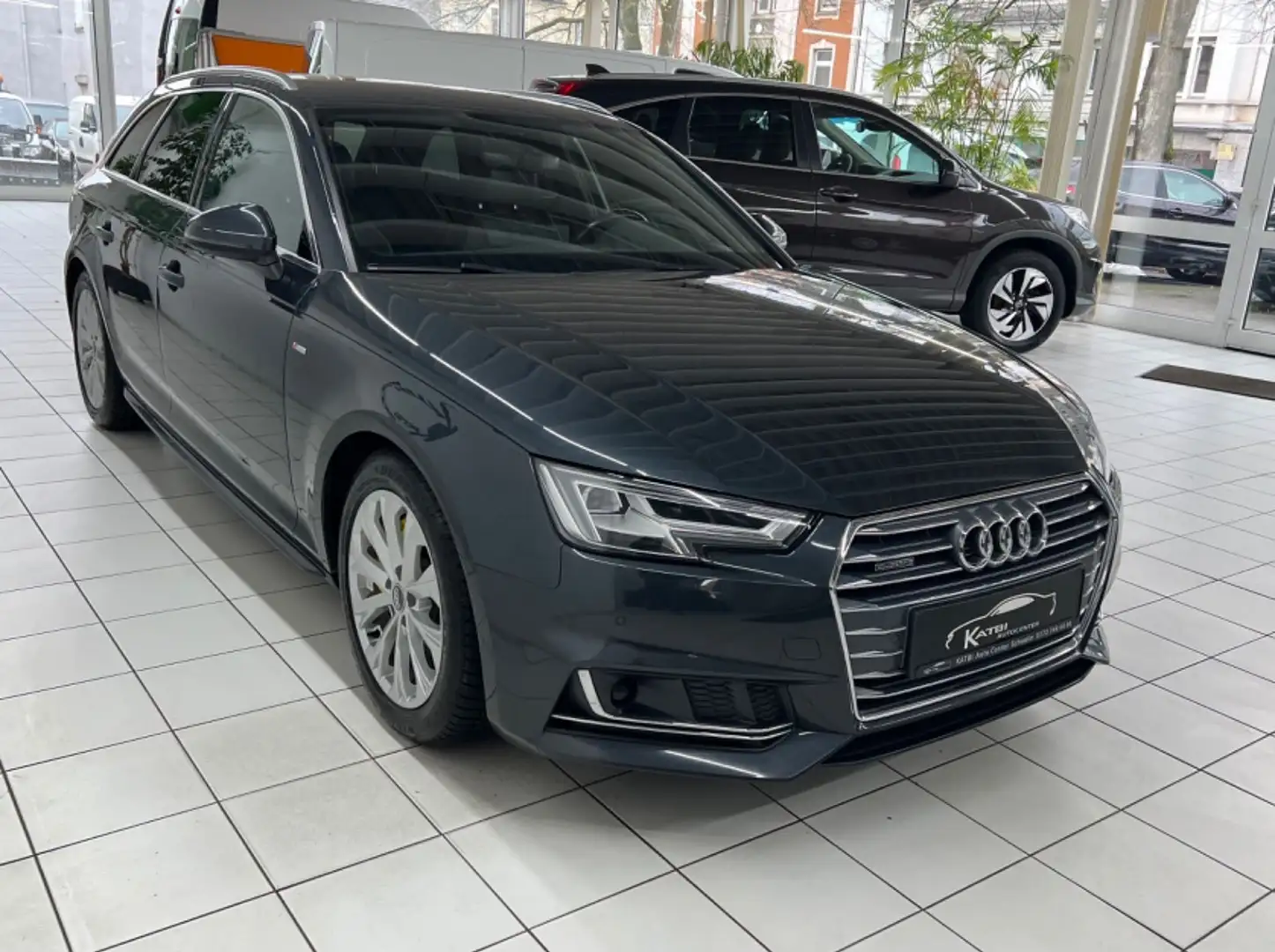 Audi A4 3.0 TDI V6 quattro S line Automatik Grau - 2
