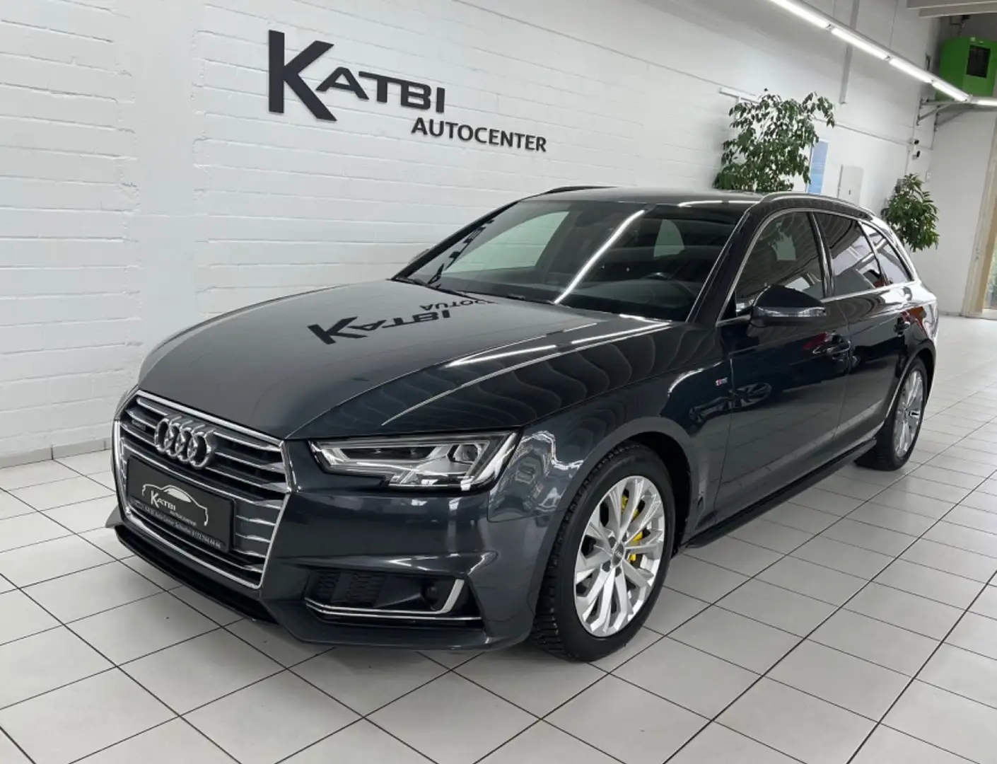 Audi A4 3.0 TDI V6 quattro S line Automatik Grau - 1