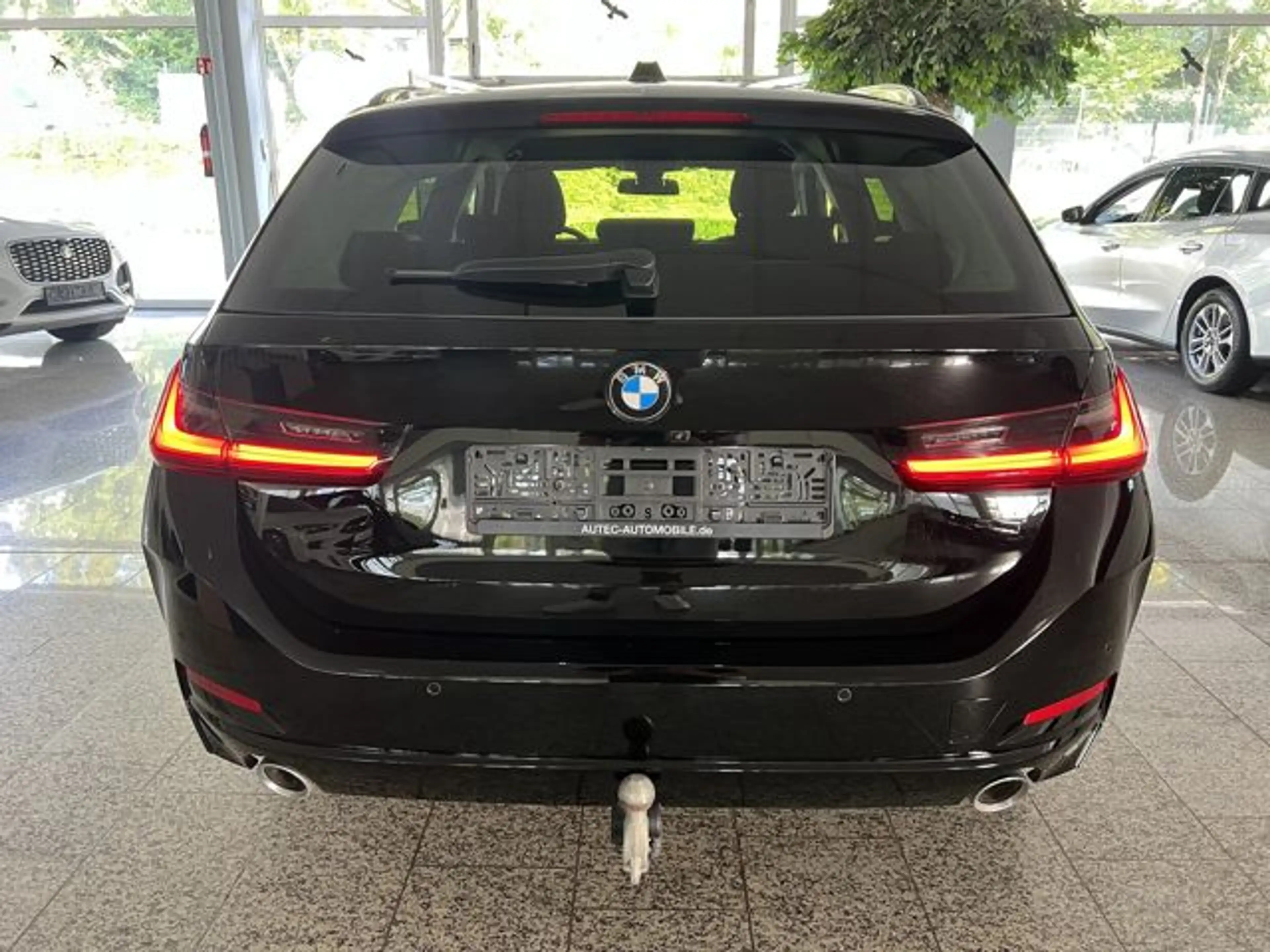 BMW 318 d Touring 360+HEADUP+AHK+LED+18" — photo 4