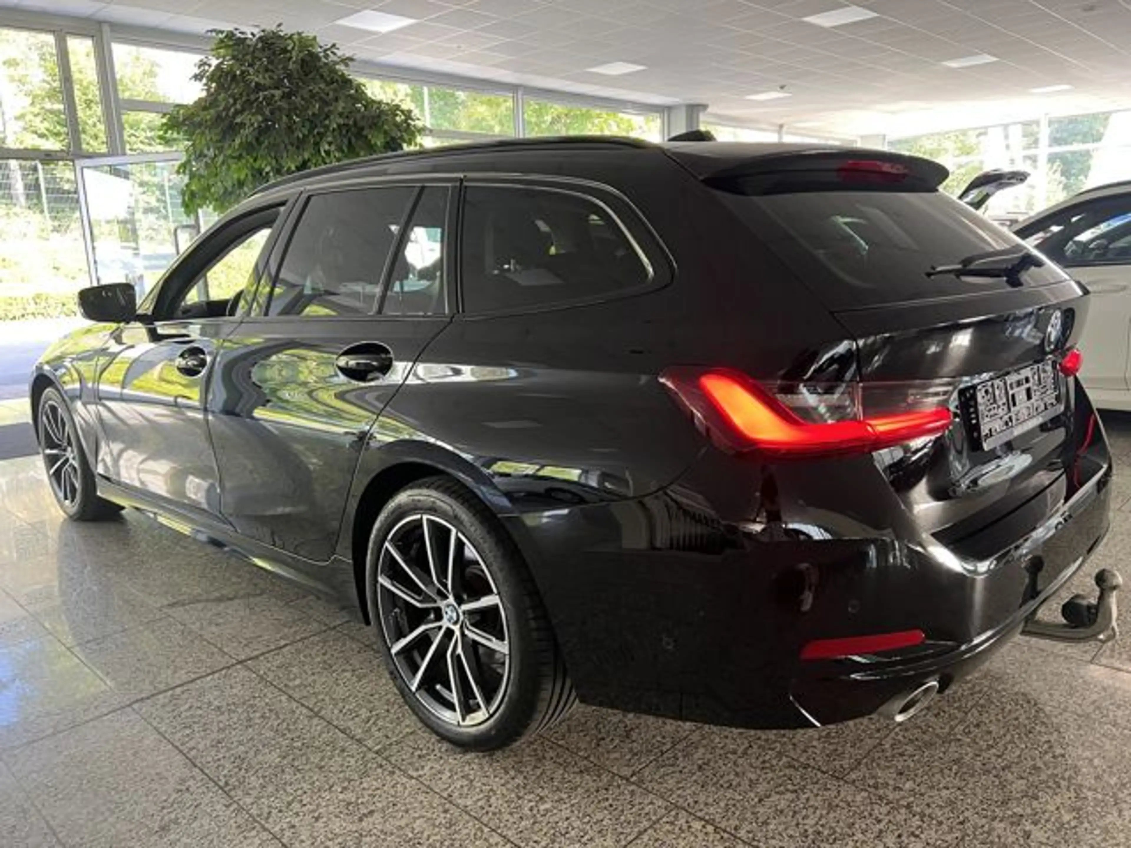 BMW 318 d Touring 360+HEADUP+AHK+LED+18" — photo 5