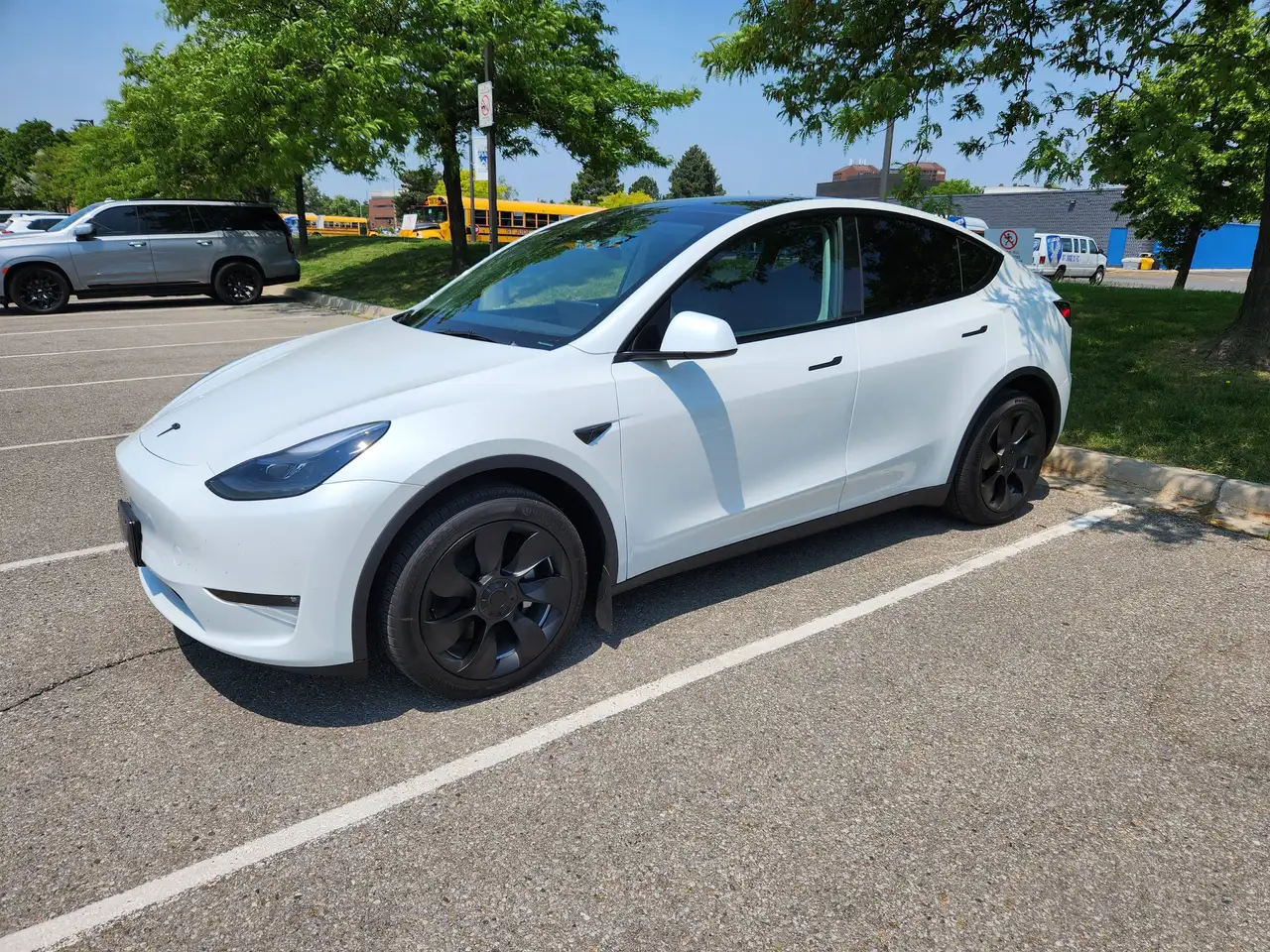 Tesla Model Y photo Tesla Model Y