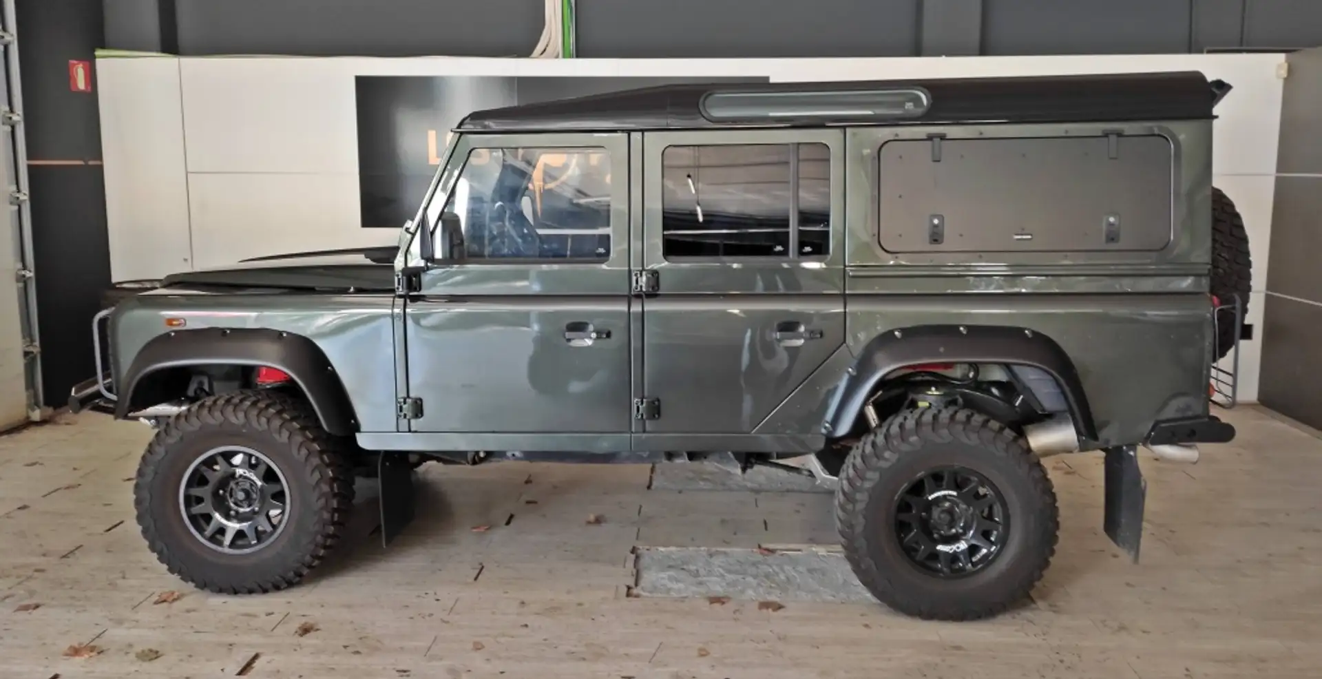 Land Rover Defender 110 2.5Td5 SW SE Verde - 2