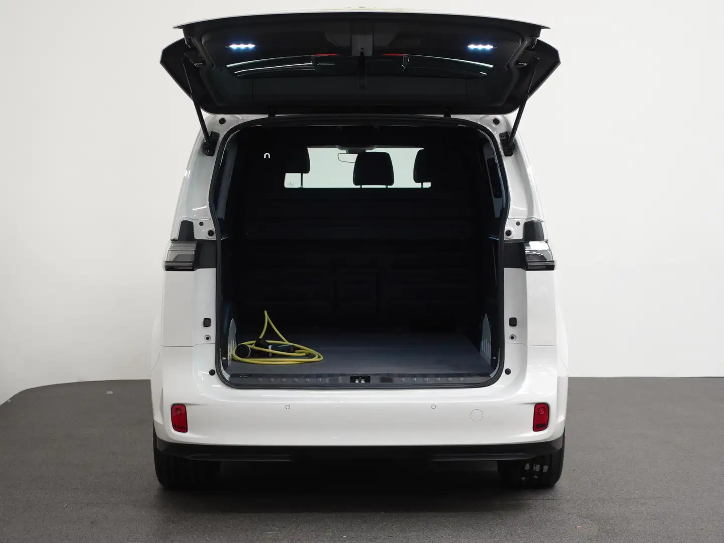 Volkswagen ID. Buzz Cargo 77 kWh 204pk Trekhaak 3zits LED Cruise control Nav bijela - 2