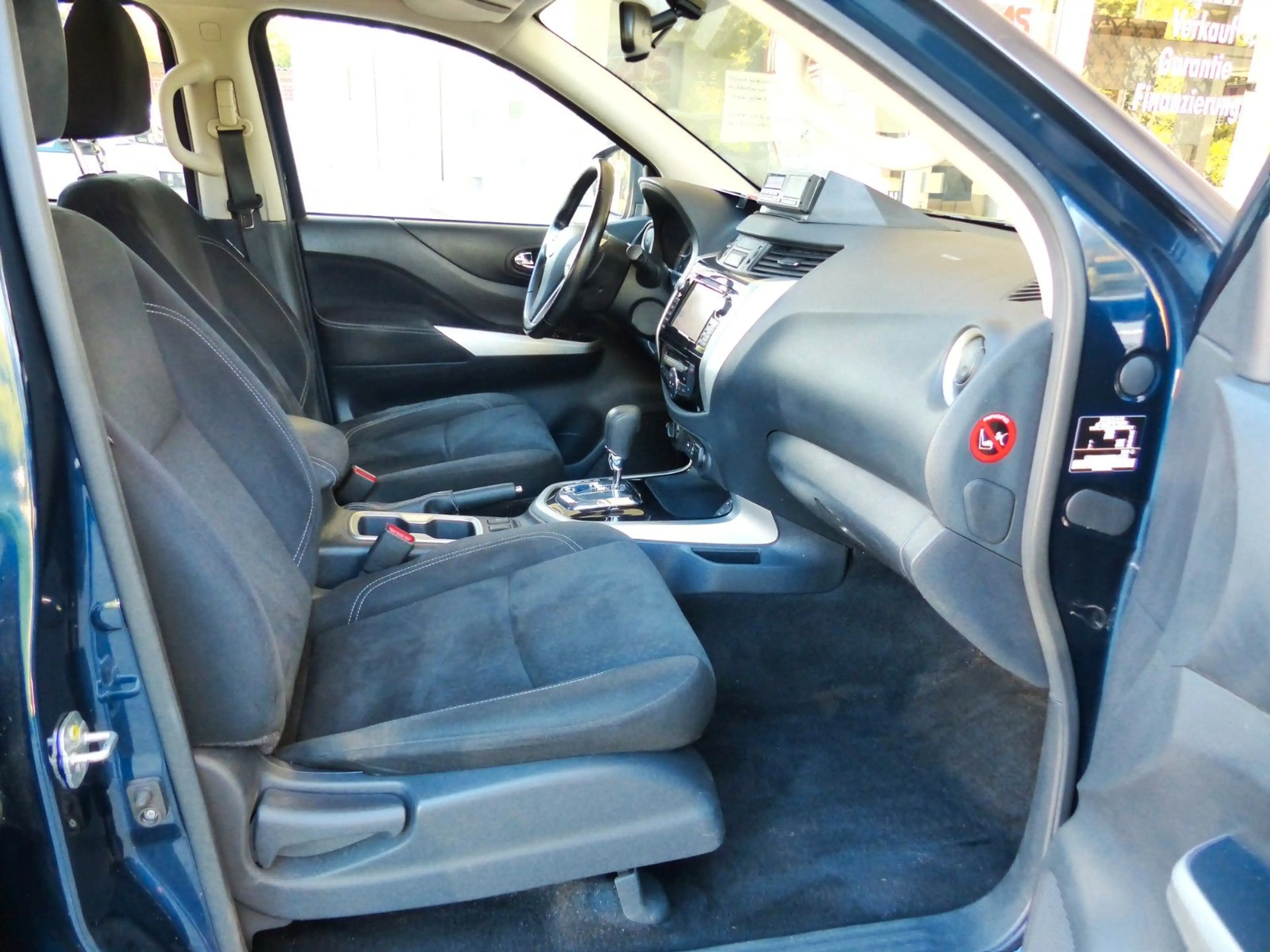 Nissan Navara NP300 N-Connecta Double Cab 4x4 Automatik 1 Hd. — photo 13