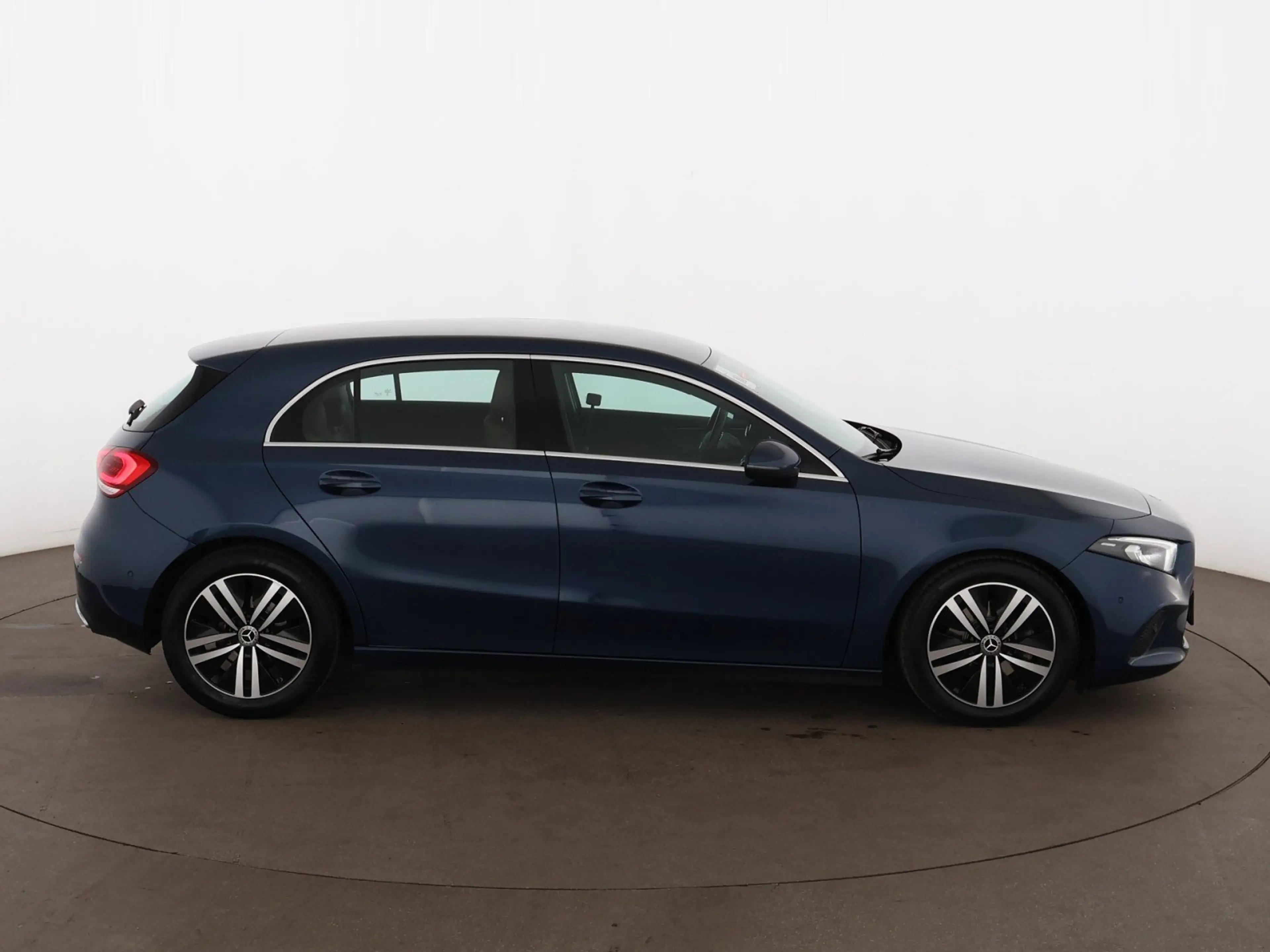 Mercedes-Benz A 180 d Progressive Aut LED LEDER NAVI SITZHZG — photo 10
